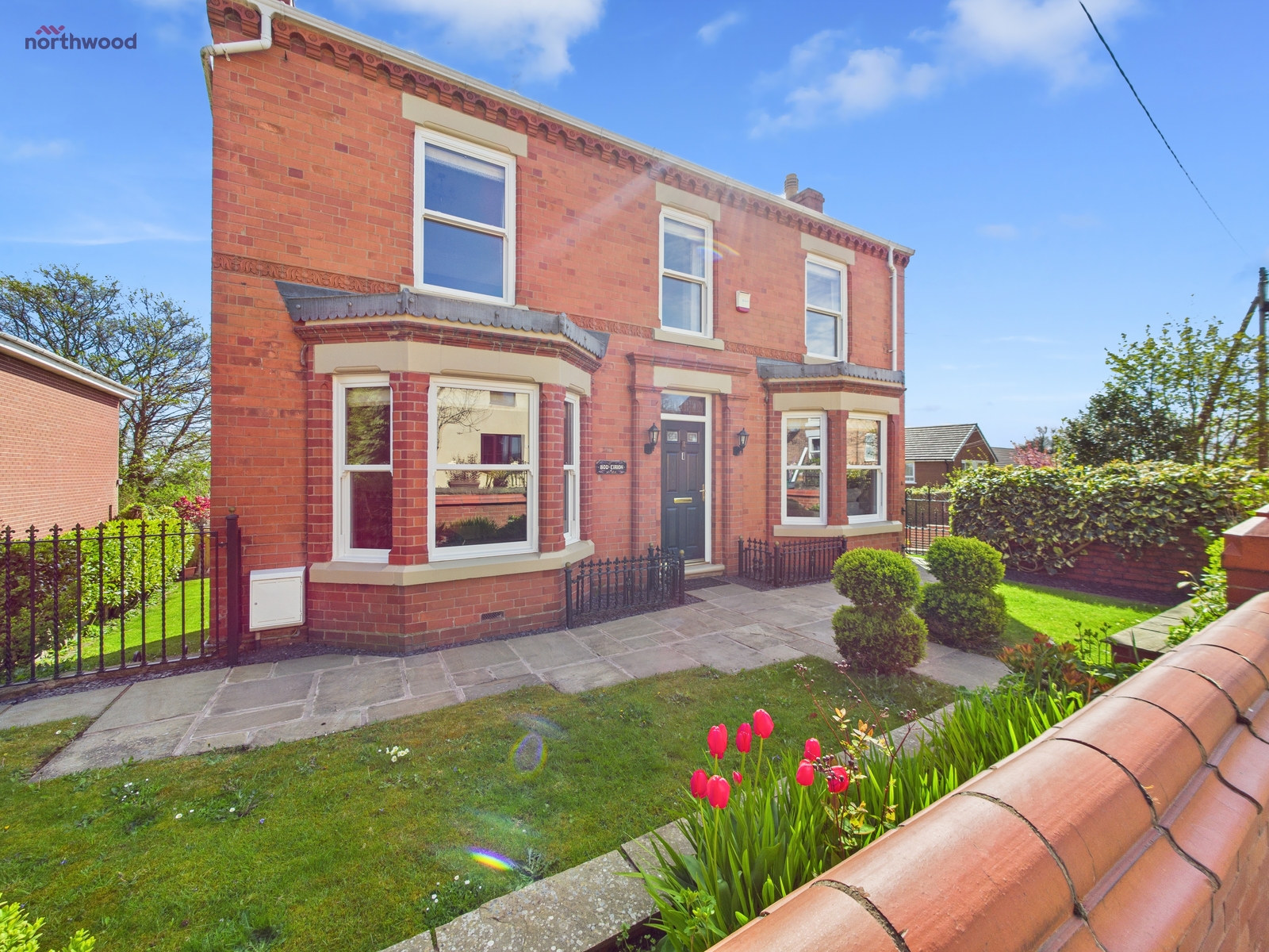 3 bedroom Detached house Under Offer