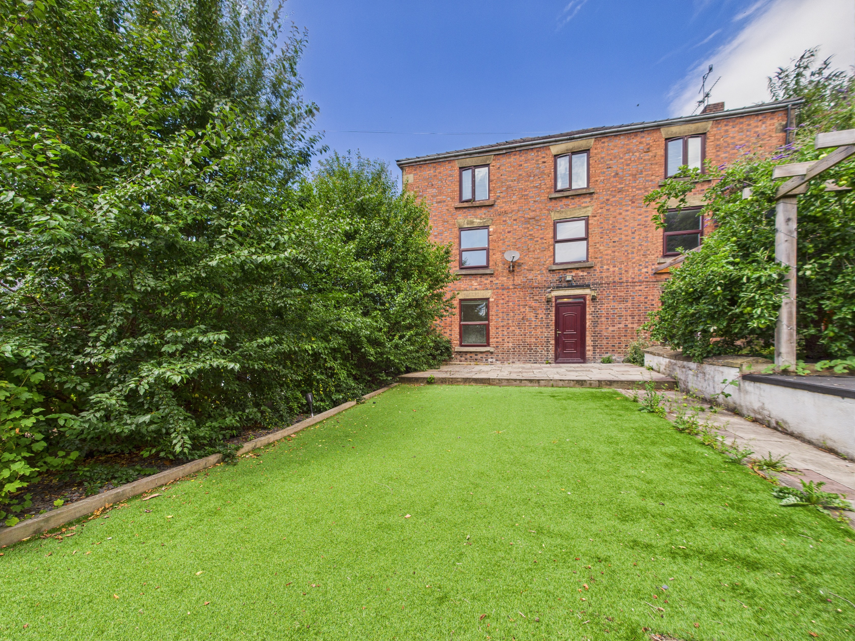4 bedroom Detached house Under Offer