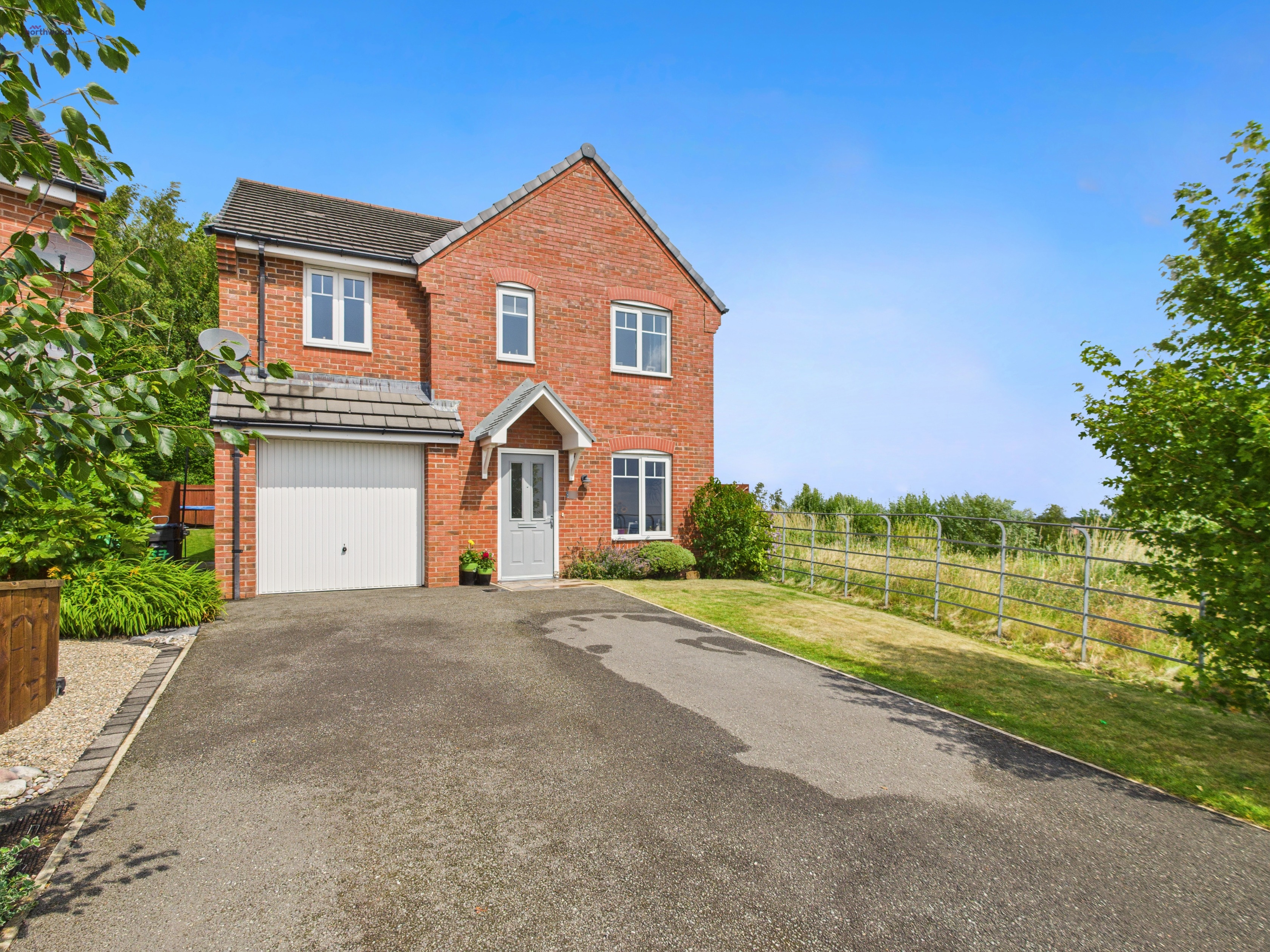 4 bedroom Detached house Under Offer