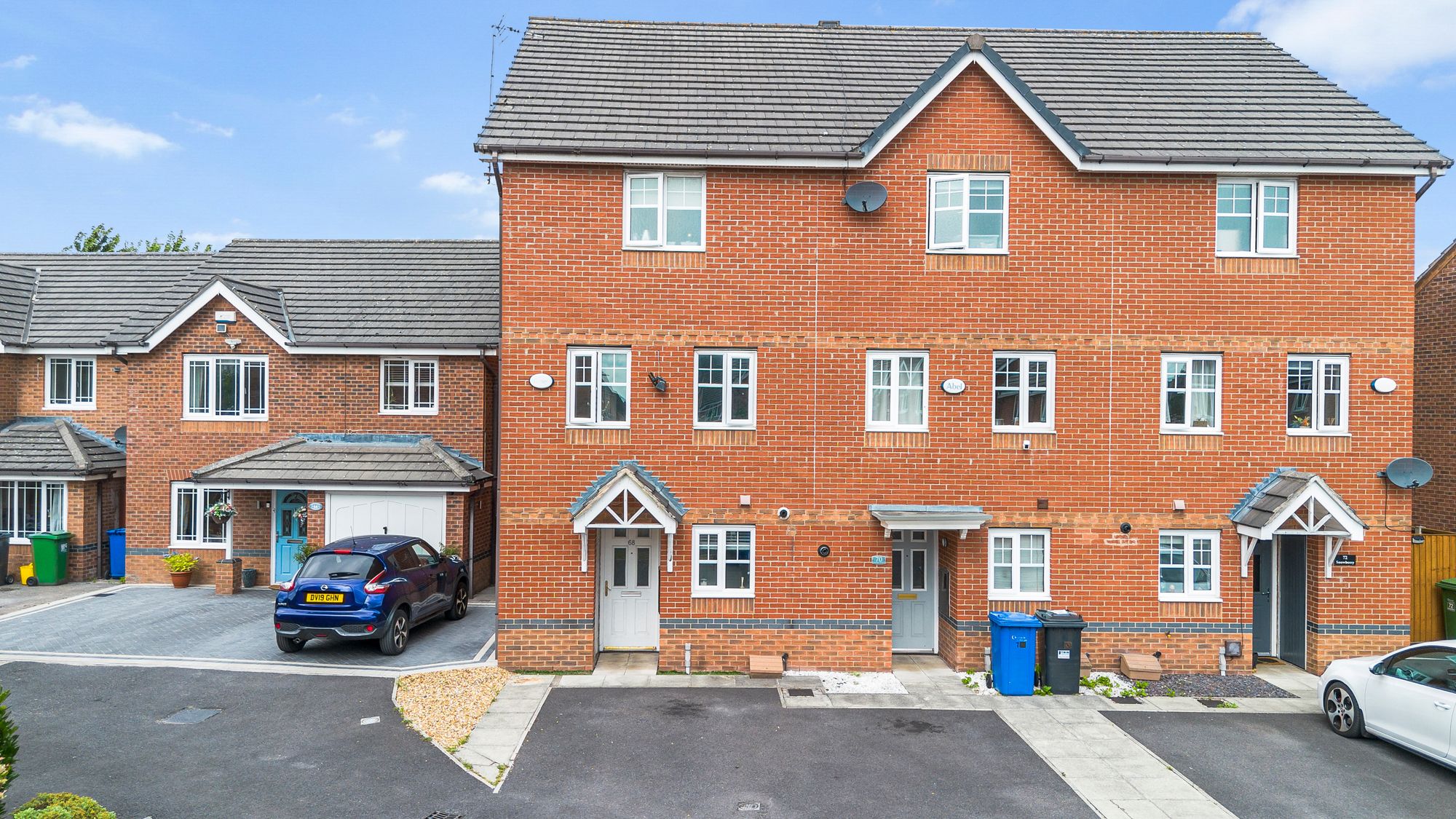 3 bedroom End of terrace house Under Offer
