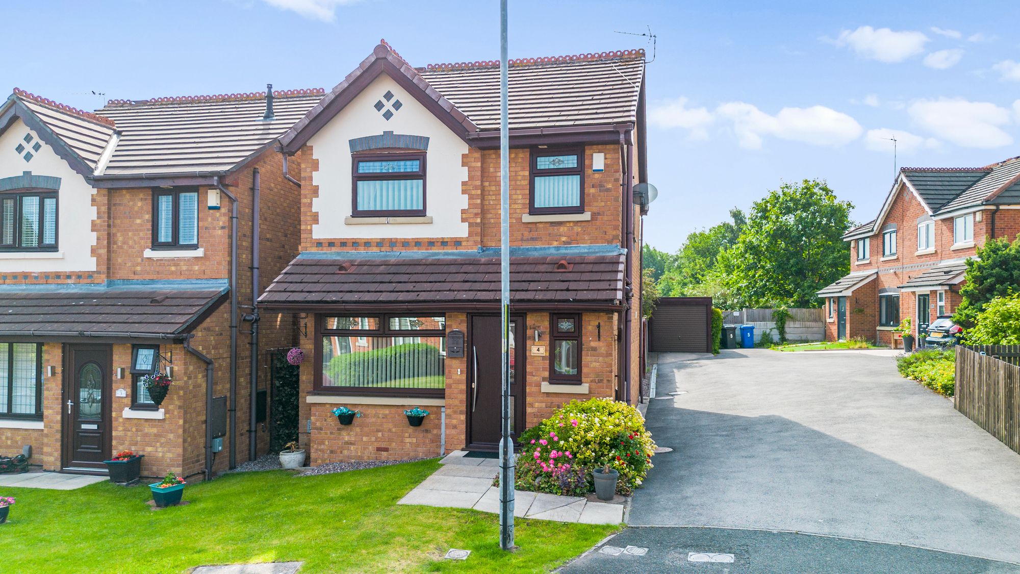3 bedroom Detached house Under Offer