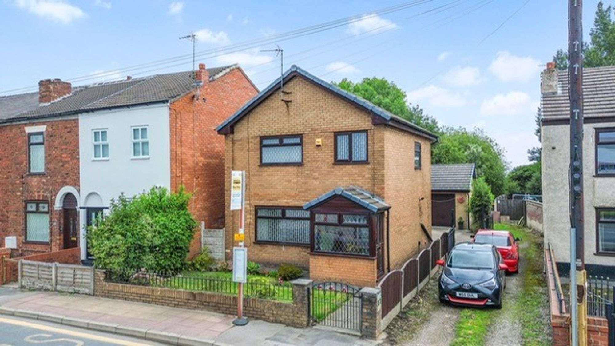 3 bedroom Detached house For Sale