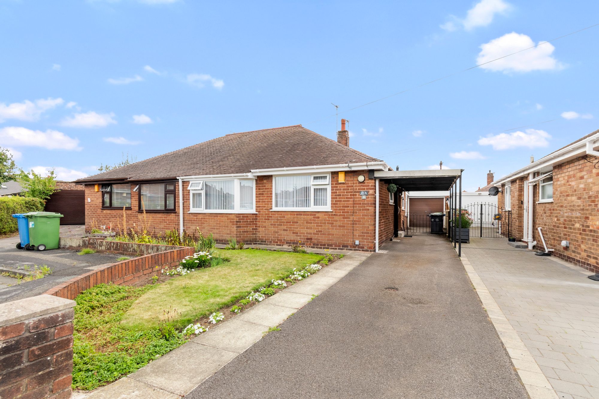 2 bedroom Detached bungalow For Sale