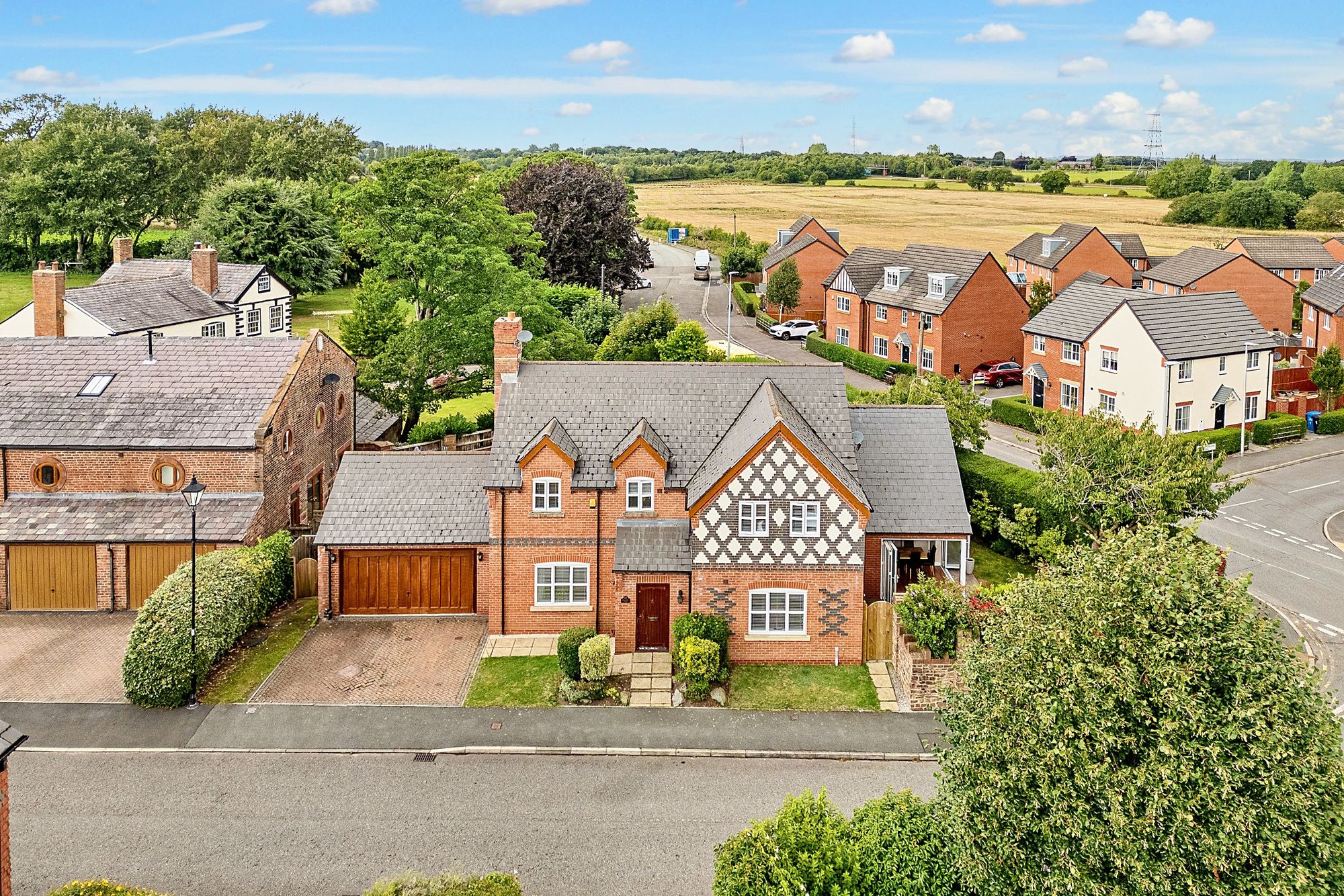 4 bedroom Detached house Under Offer