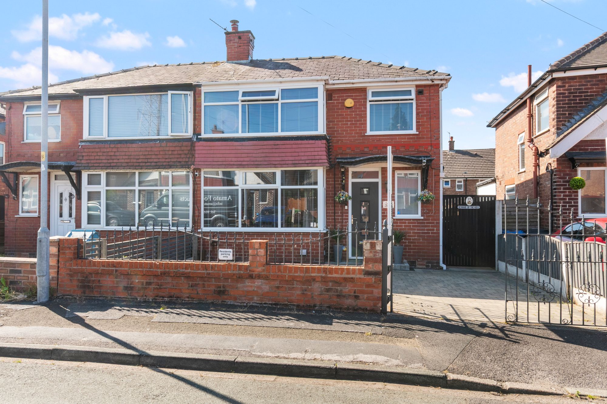 3 bedroom Semi-detached house For Sale