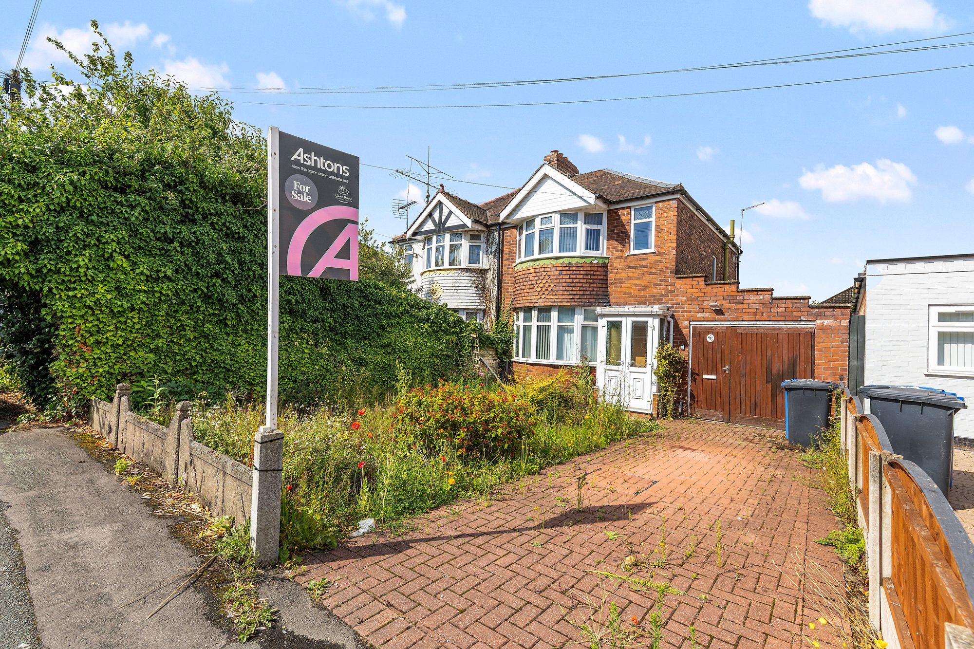2 bedroom Semi-detached house Under Offer