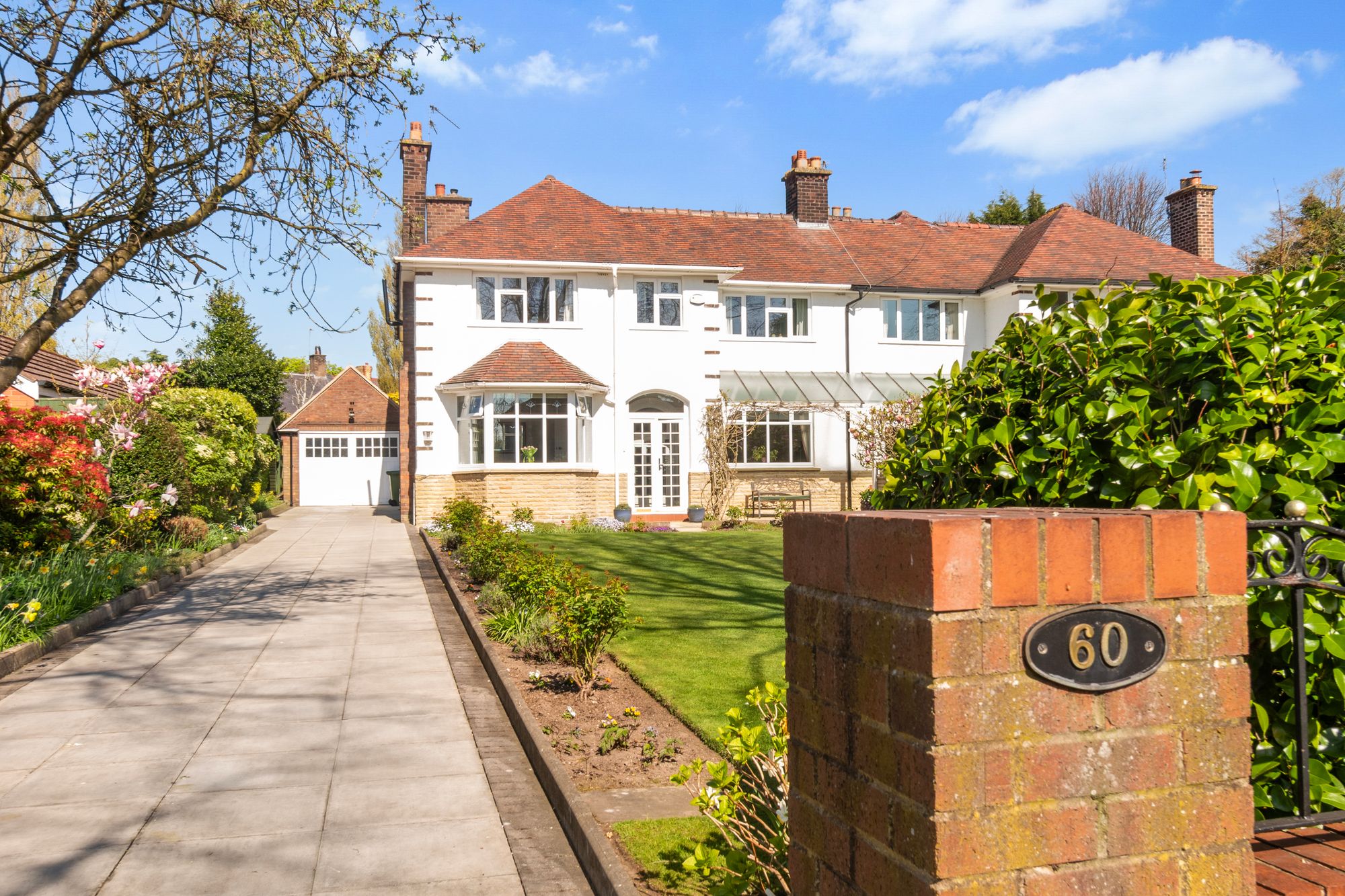 4 bedroom Semi-detached house Under Offer