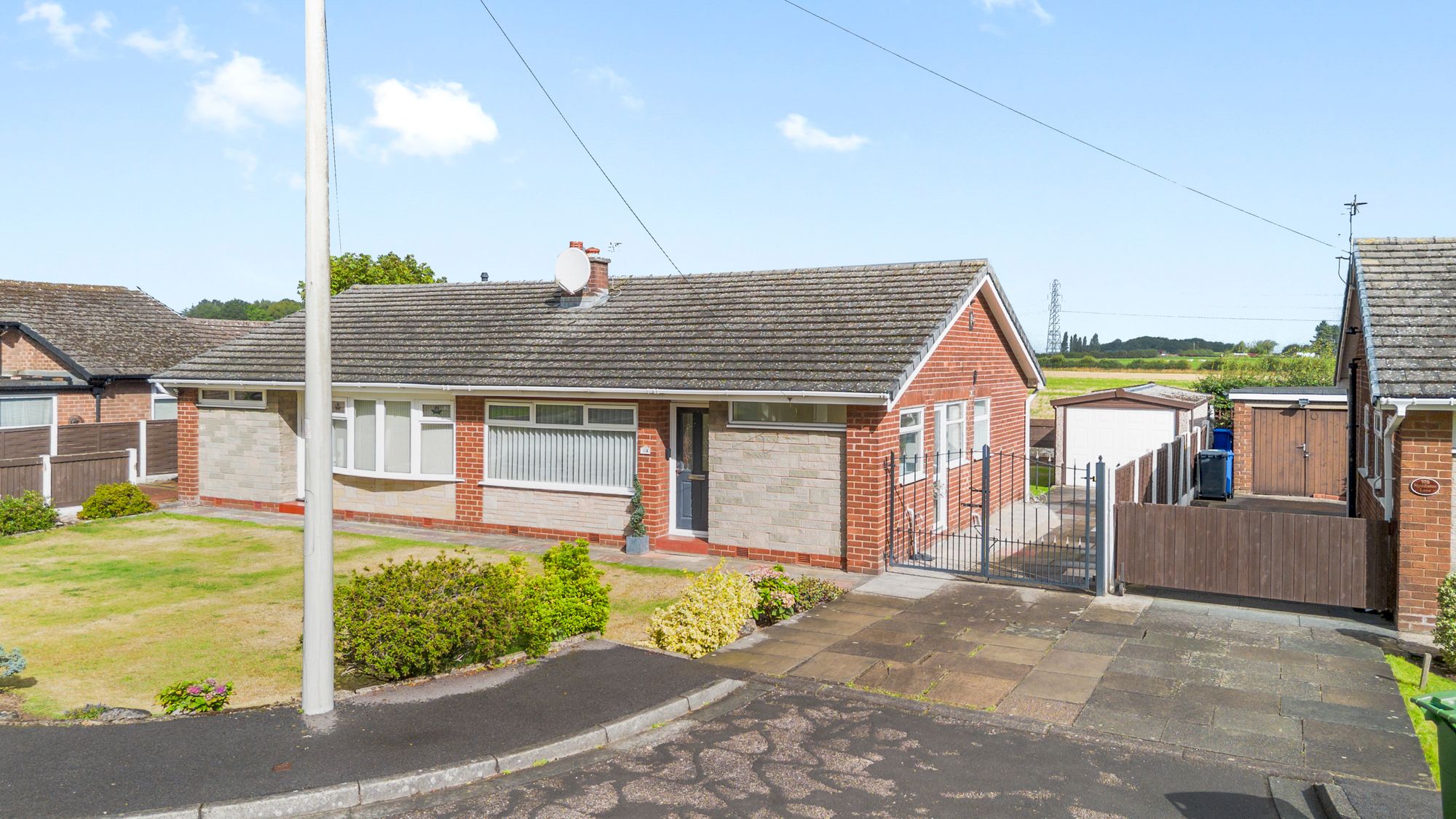 2 bedroom Detached bungalow Under Offer