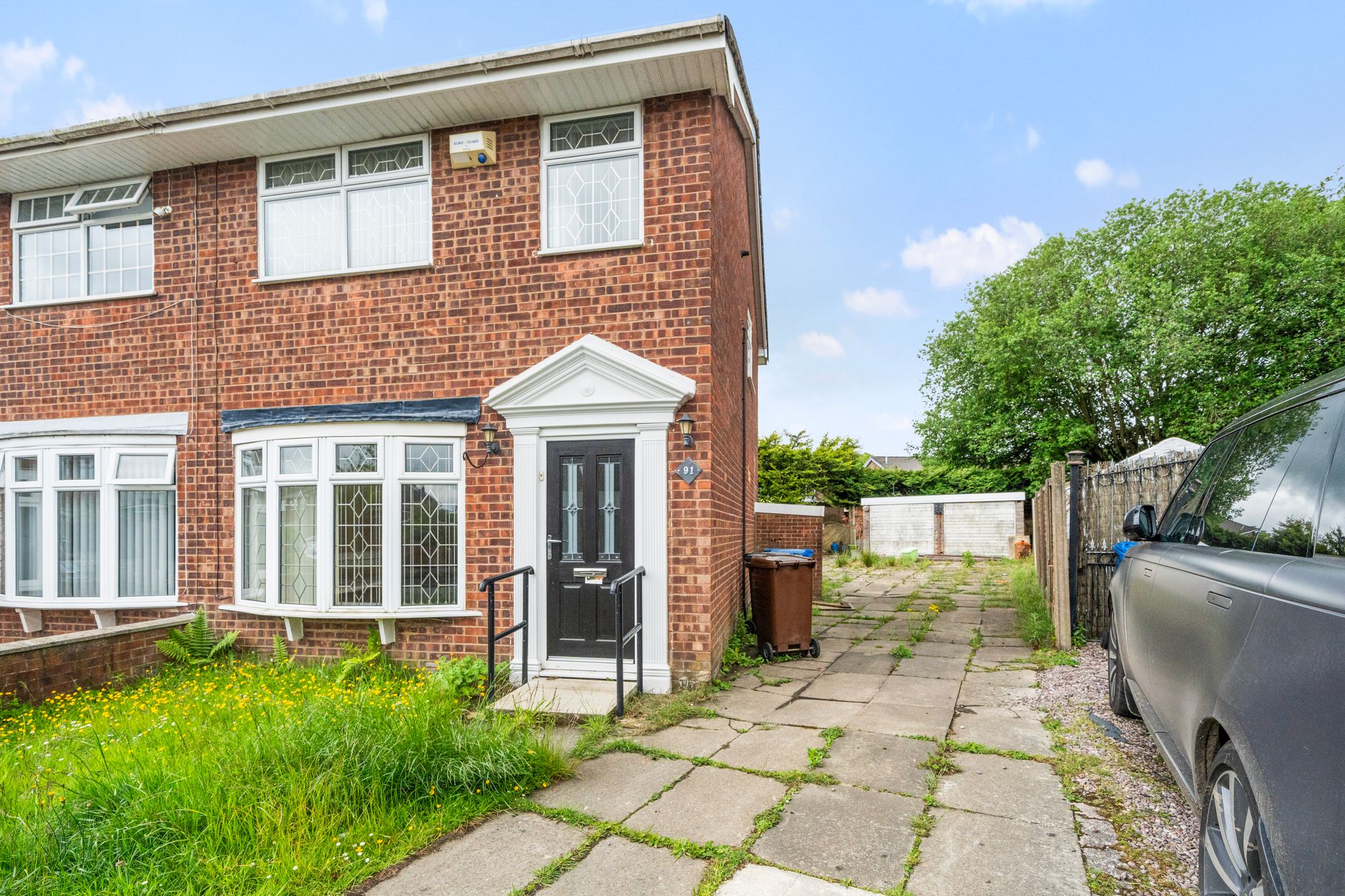 2 bedroom Semi-detached house Under Offer