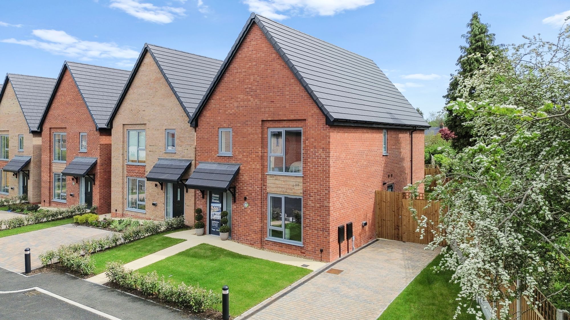 4 bedroom Detached house Under Offer