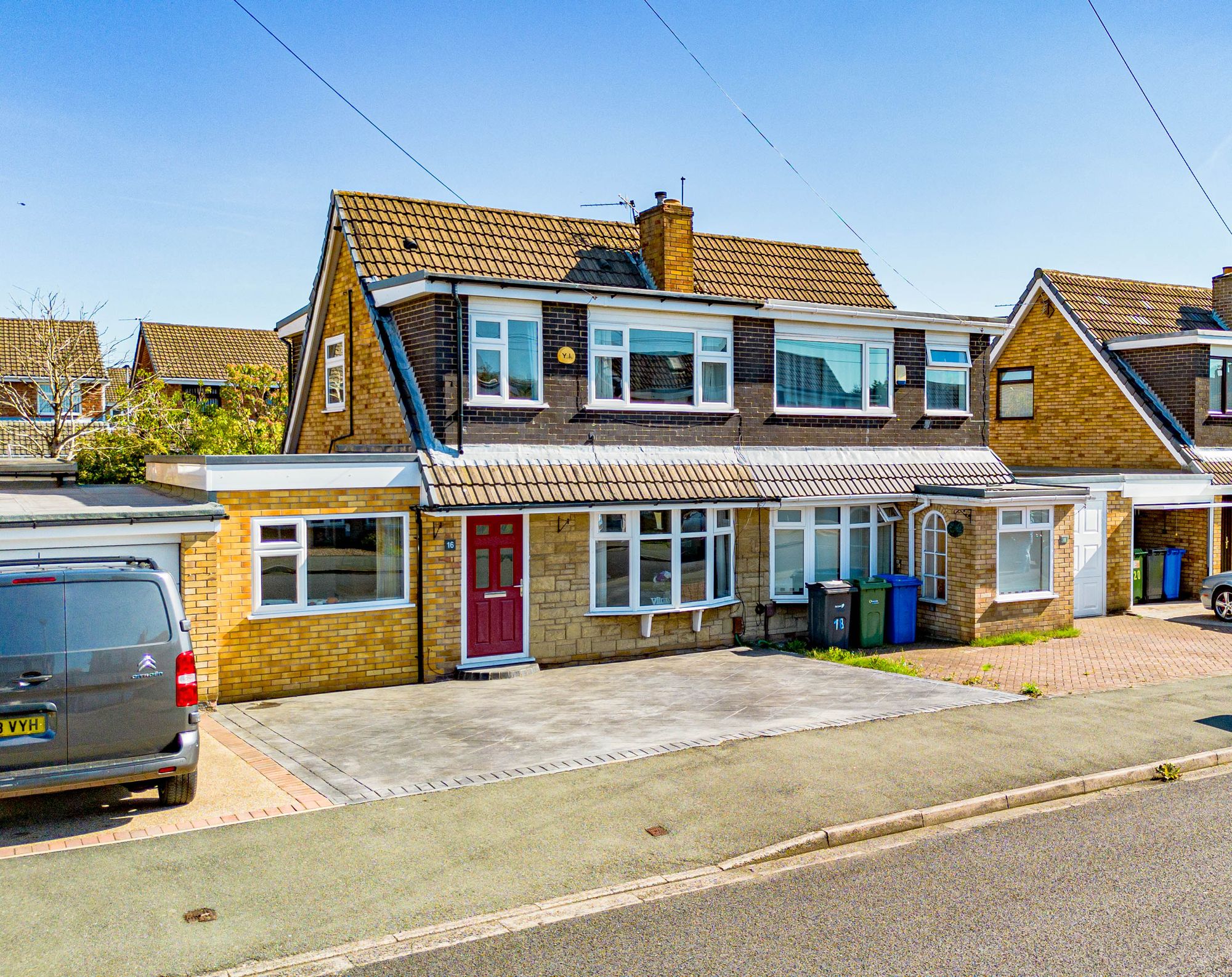 4 bedroom Semi-detached house Under Offer