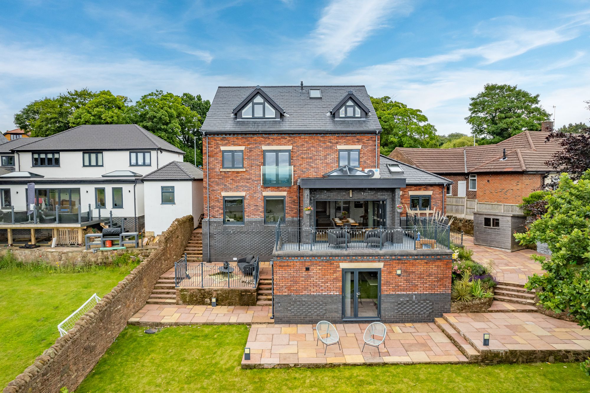 7 bedroom Detached house Under Offer