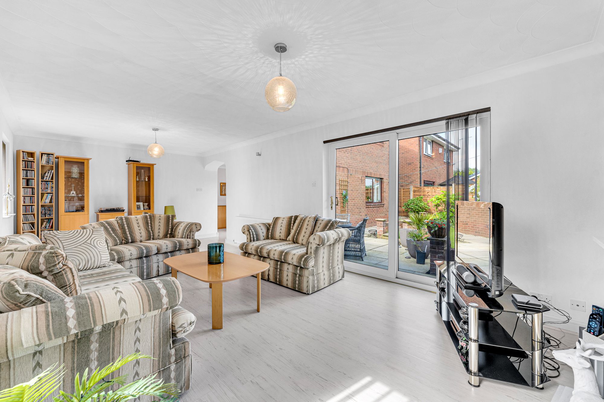 3 bedroom Detached house Under Offer