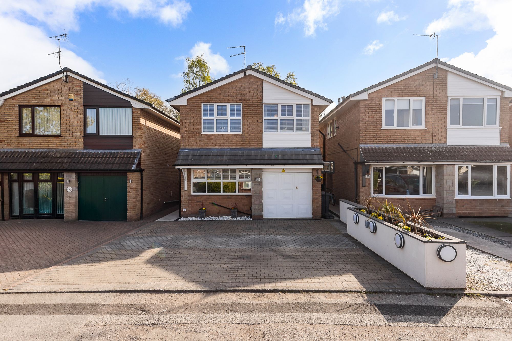 3 bedroom Detached house For Sale