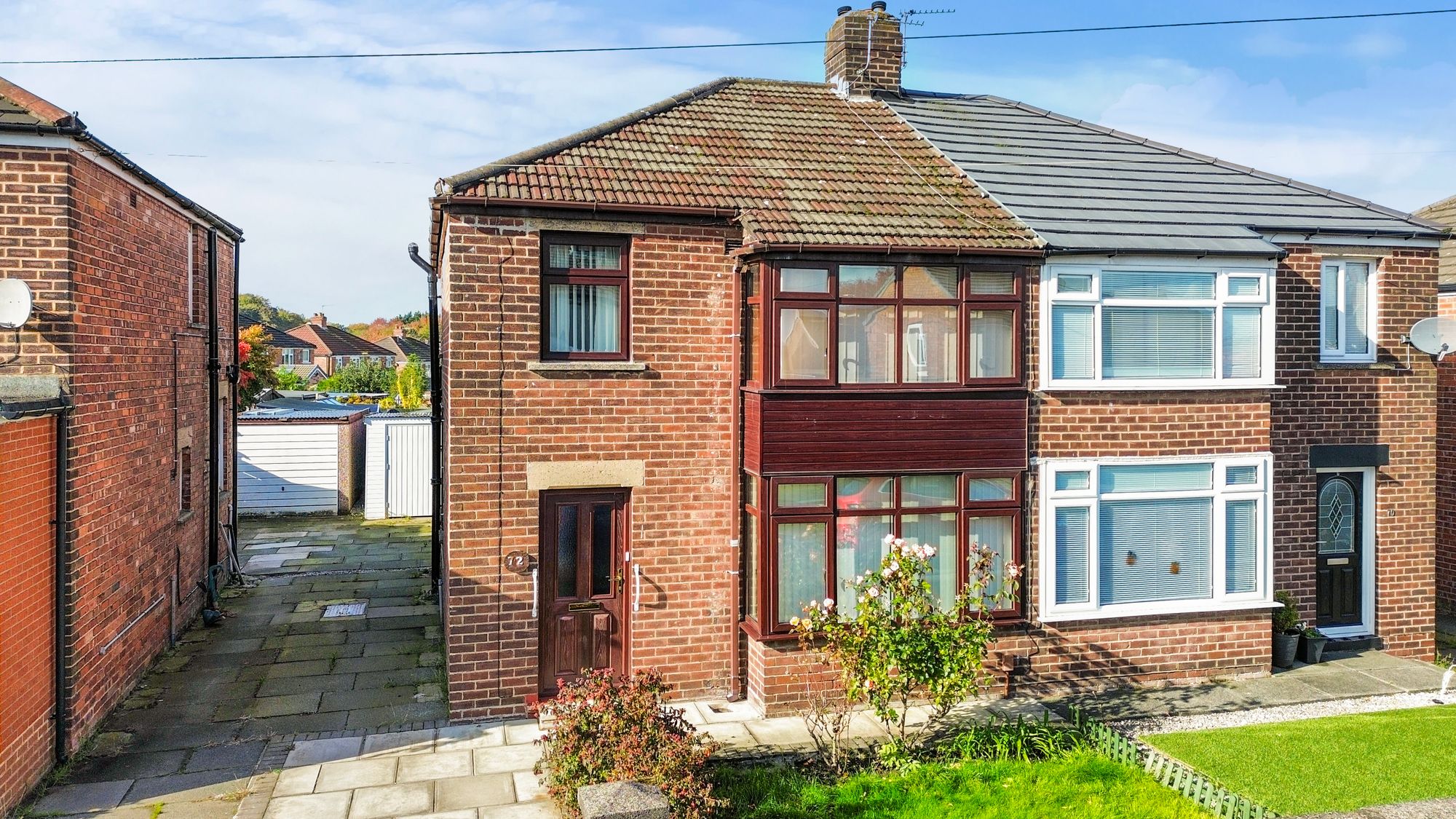 3 bedroom Semi-detached house Under Offer