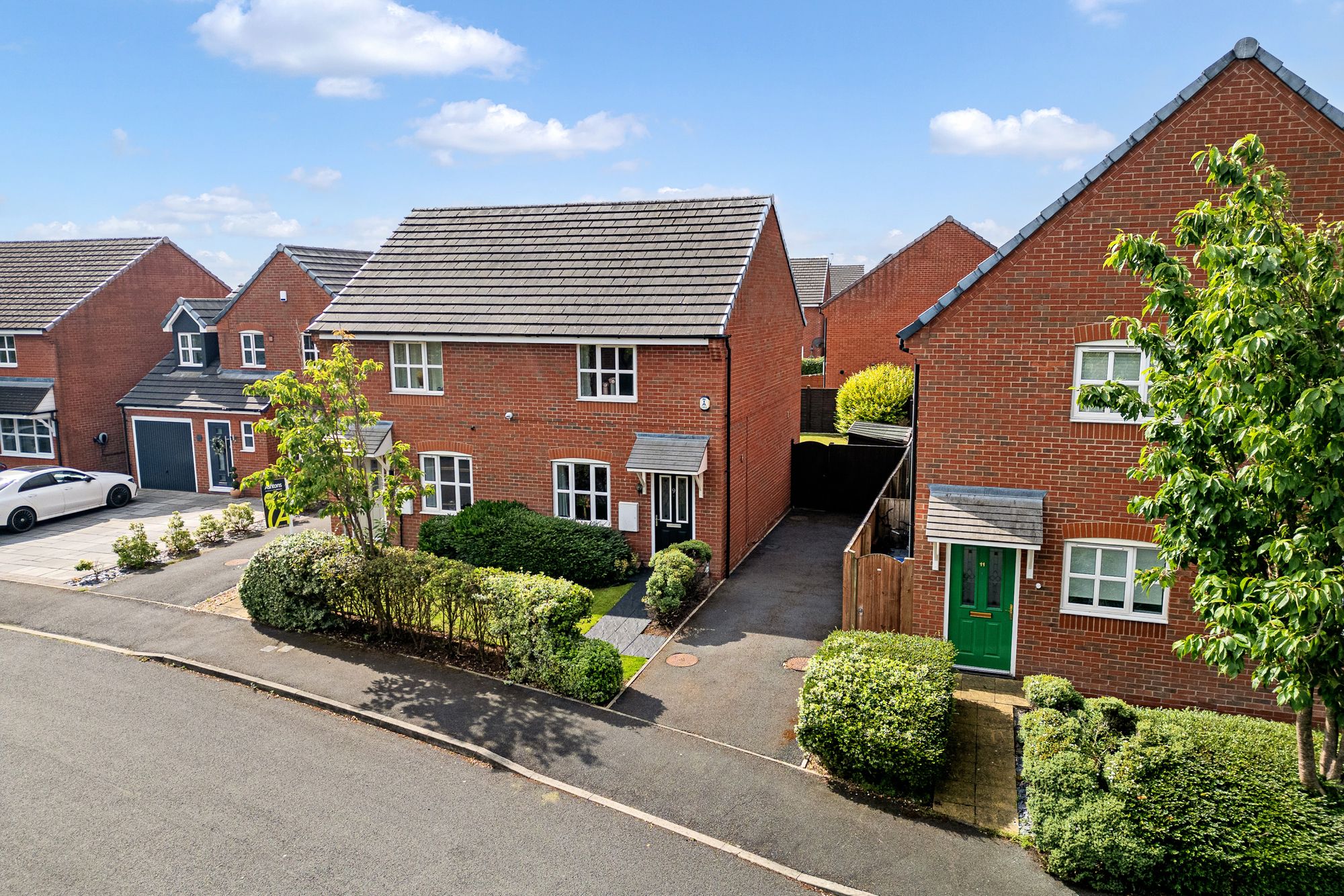 2 bedroom Semi-detached house Under Offer