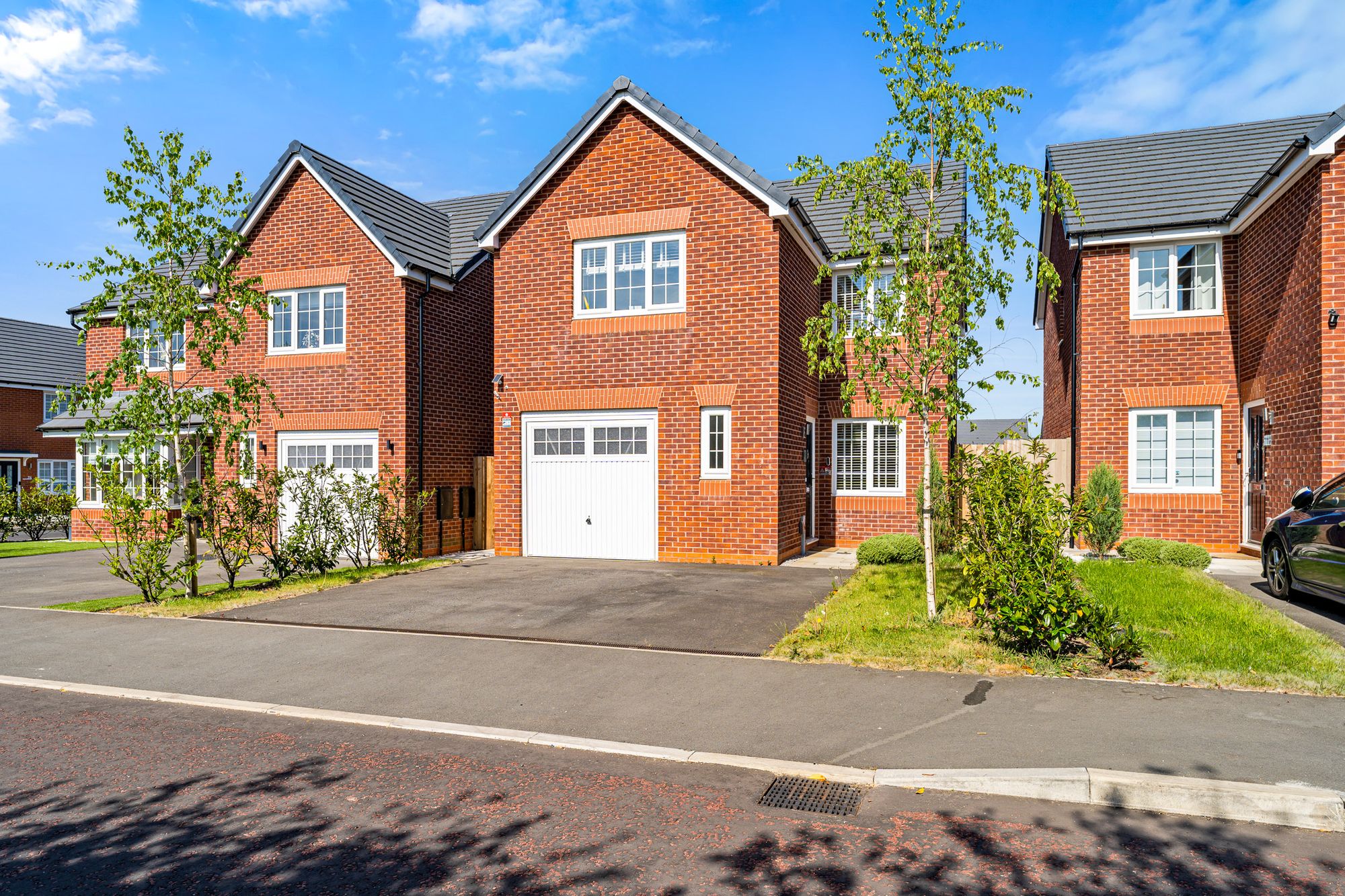 4 bedroom Detached house Under Offer