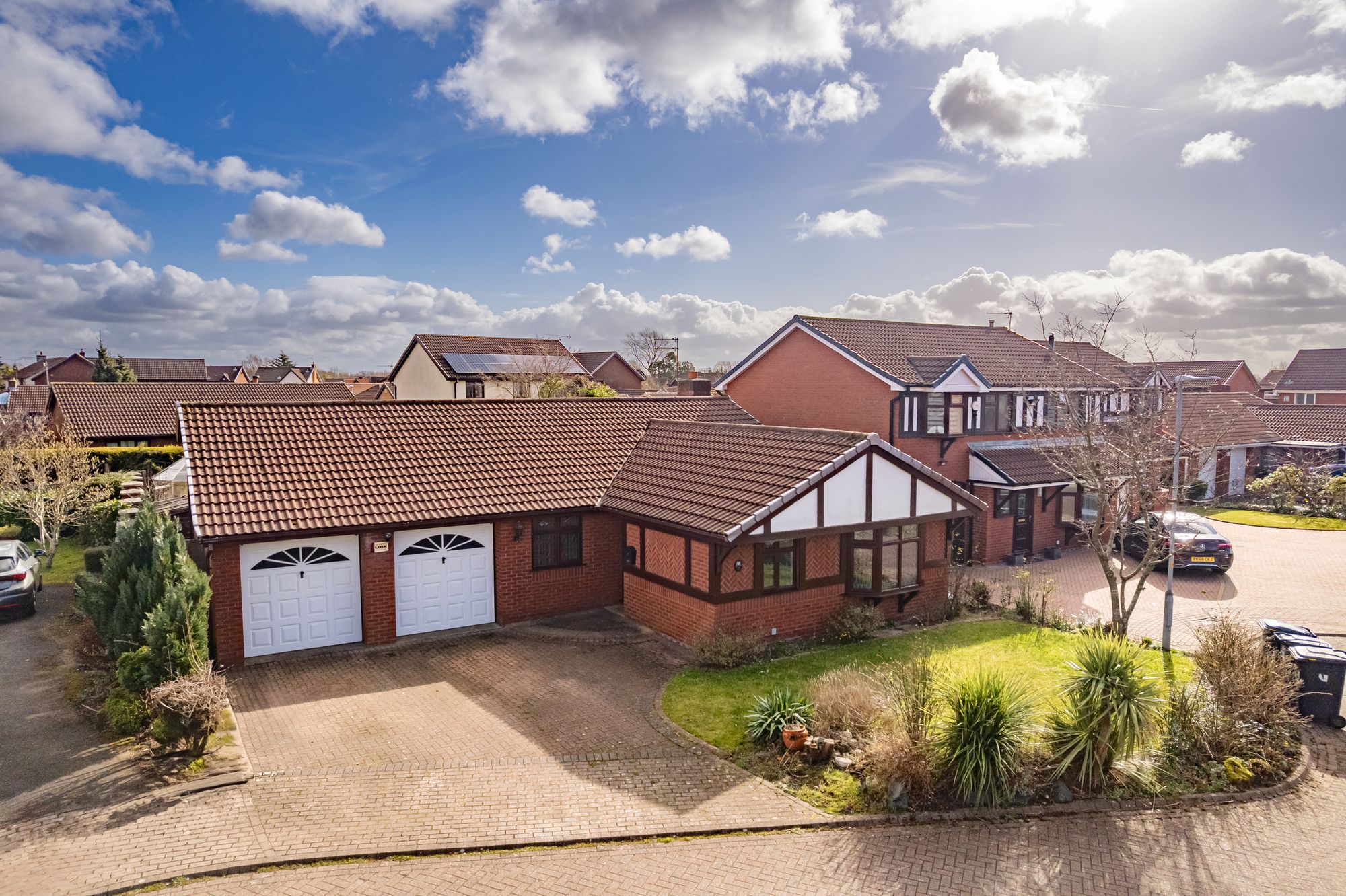 3 bedroom Detached bungalow Under Offer
