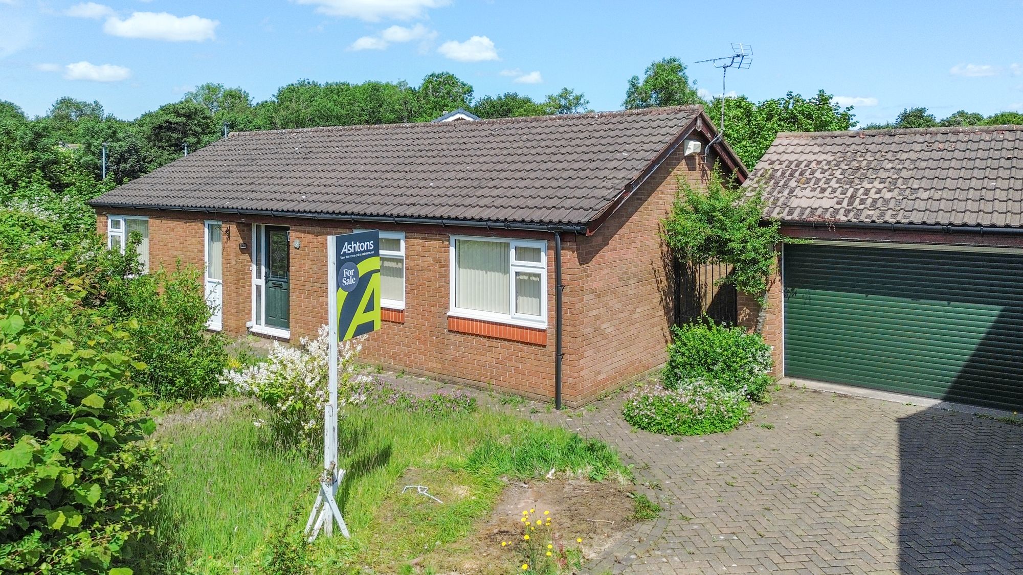 3 bedroom Detached bungalow Under Offer