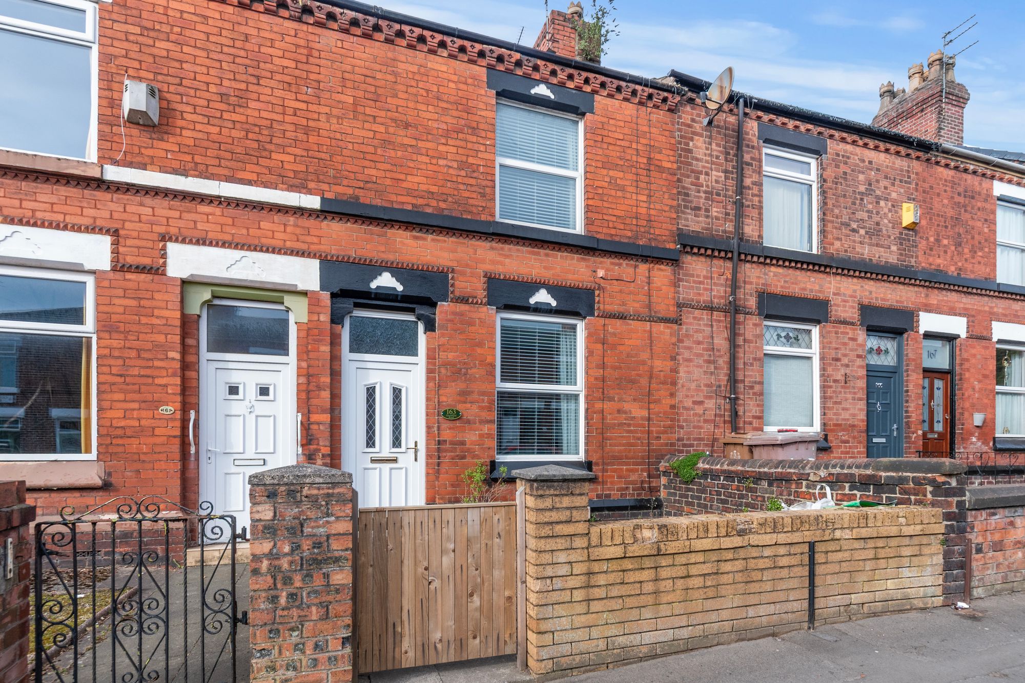 2 bedroom Terraced House Under Offer