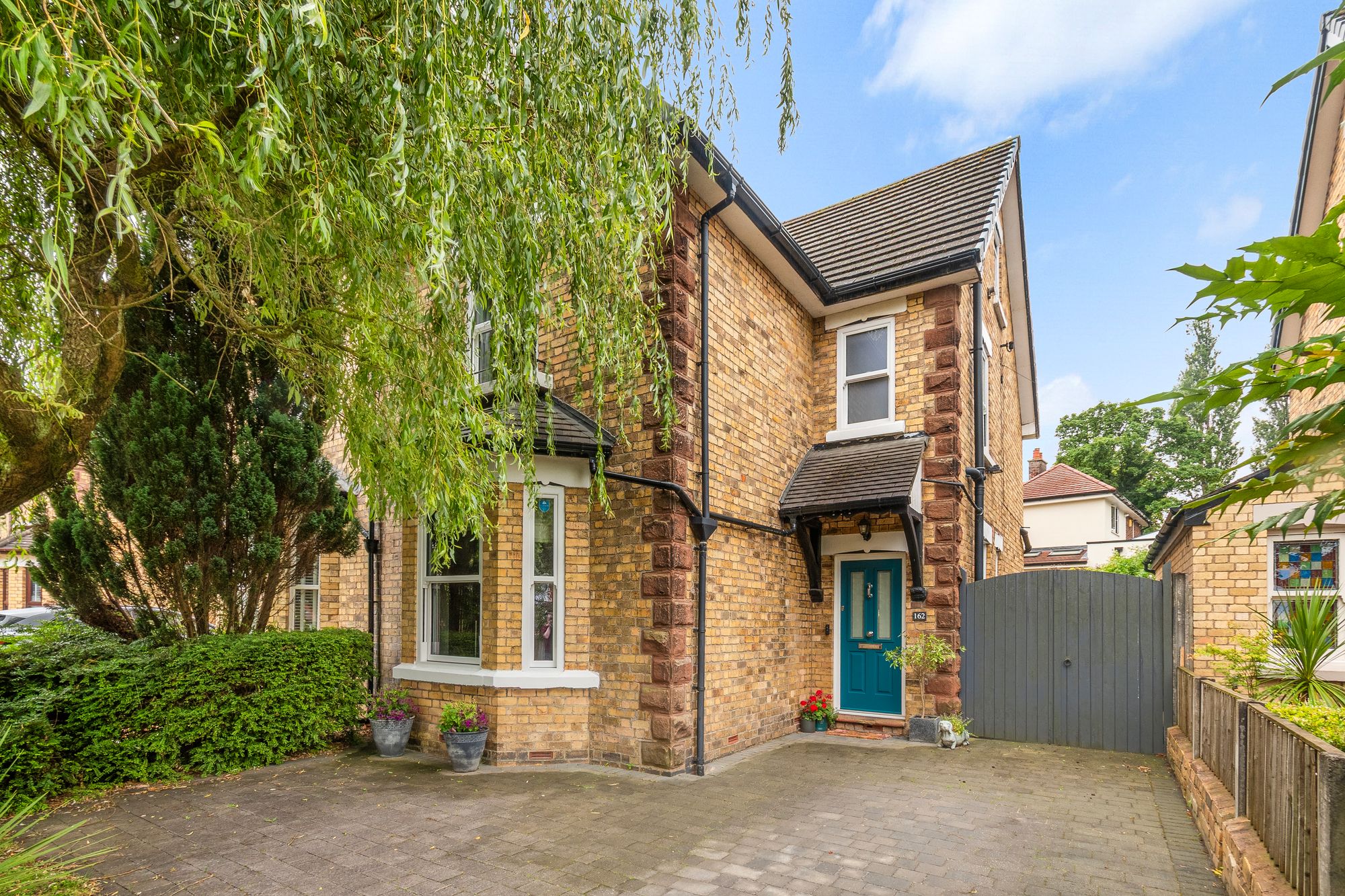 4 bedroom Semi-detached house For Sale