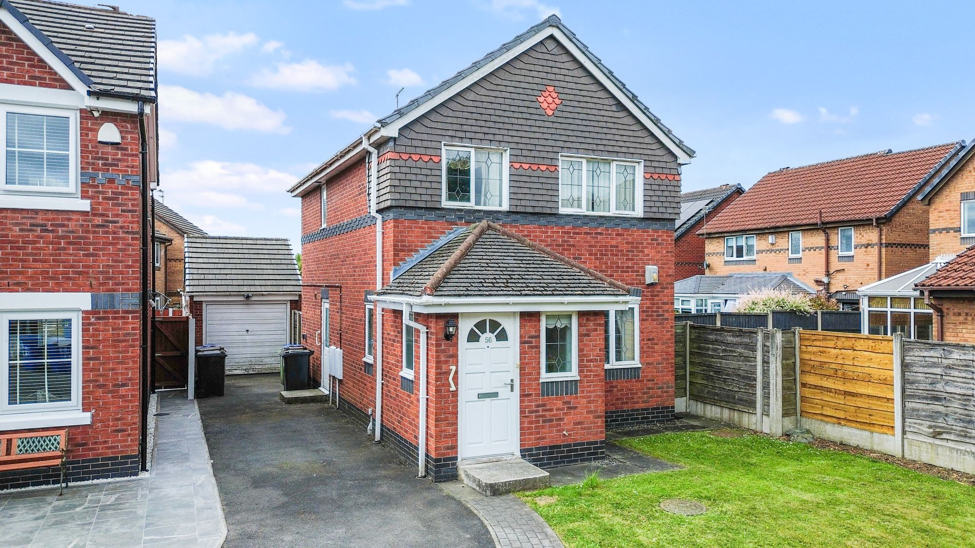 3 bedroom Detached house Under Offer