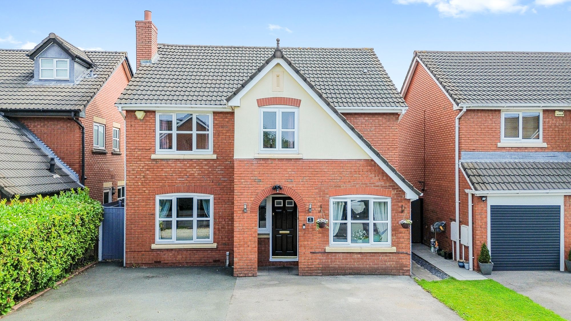 4 bedroom Detached house Under Offer