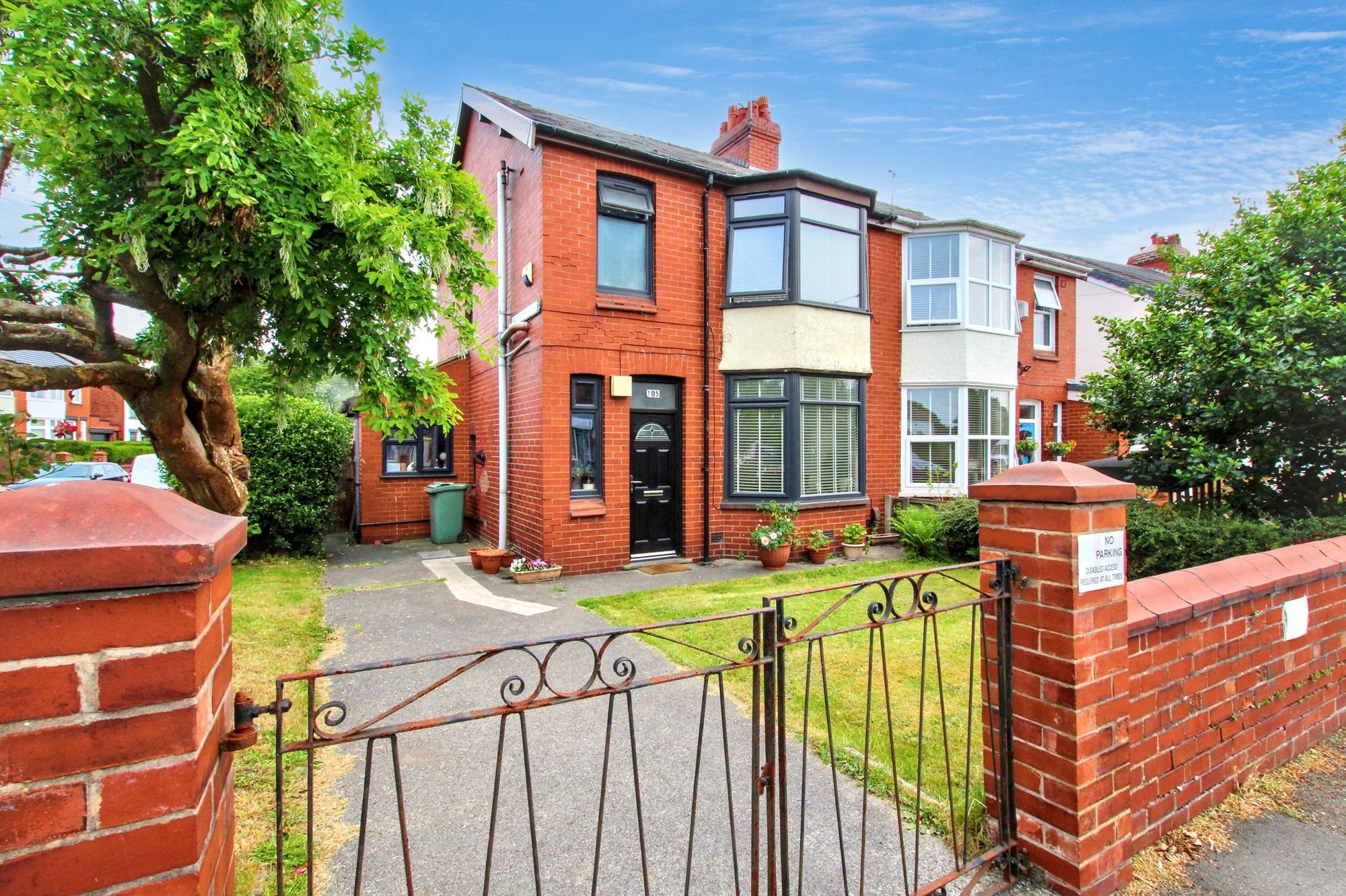 3 bedroom Semi-detached house For Sale