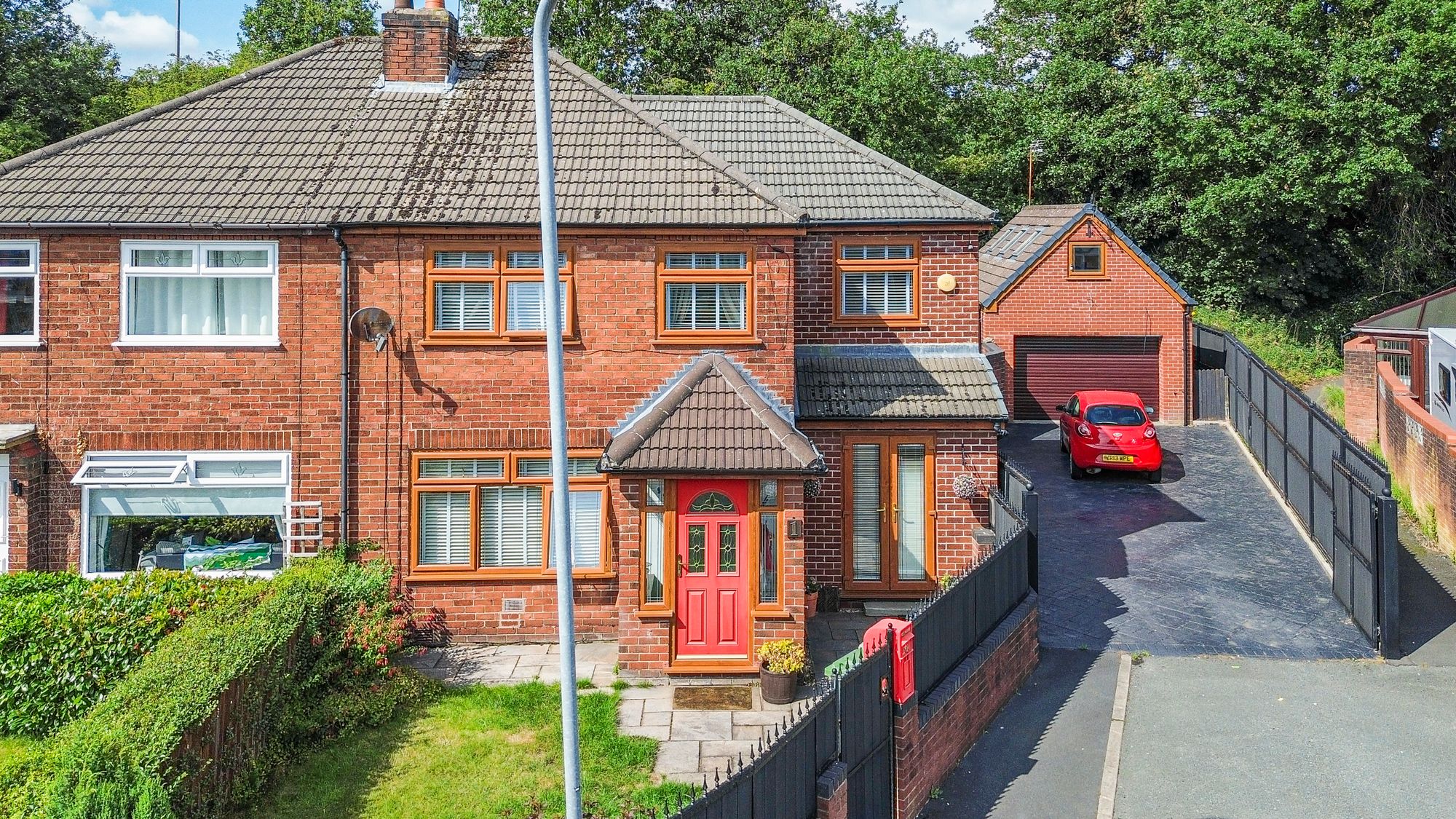 4 bedroom Semi-detached house For Sale