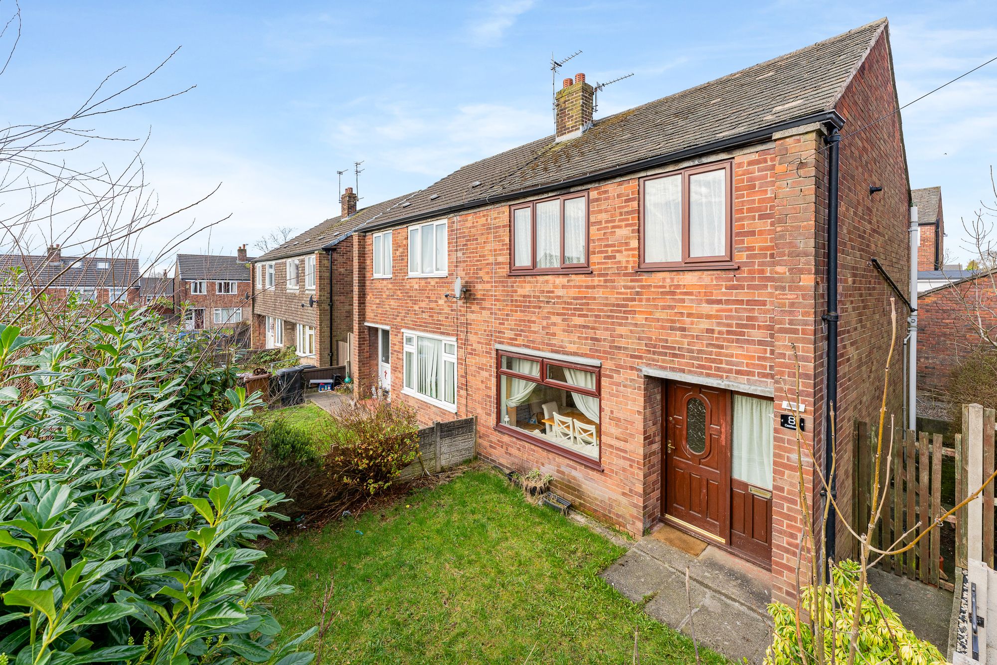 3 bedroom Semi-detached house Under Offer