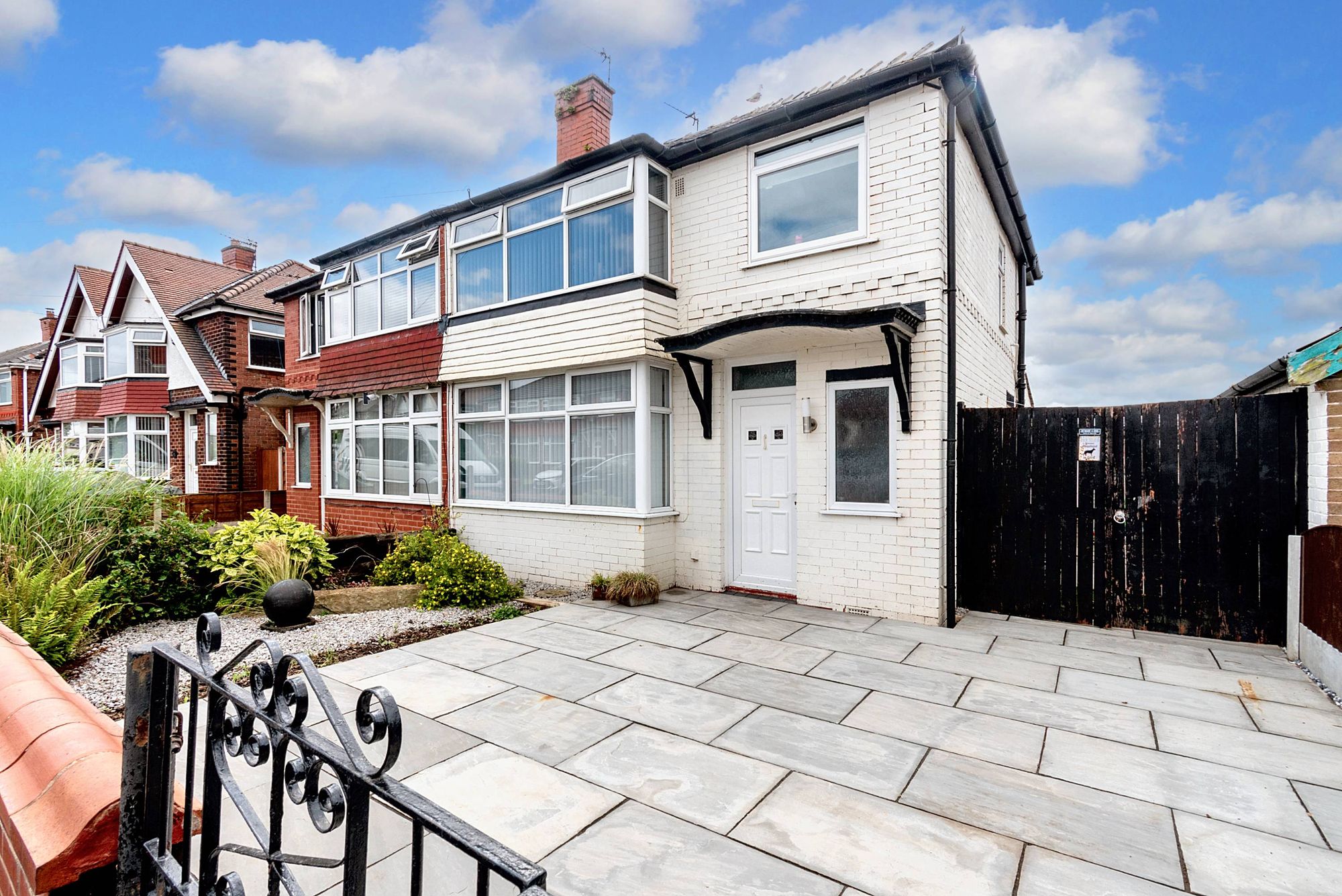 3 bedroom Semi-detached house For Sale