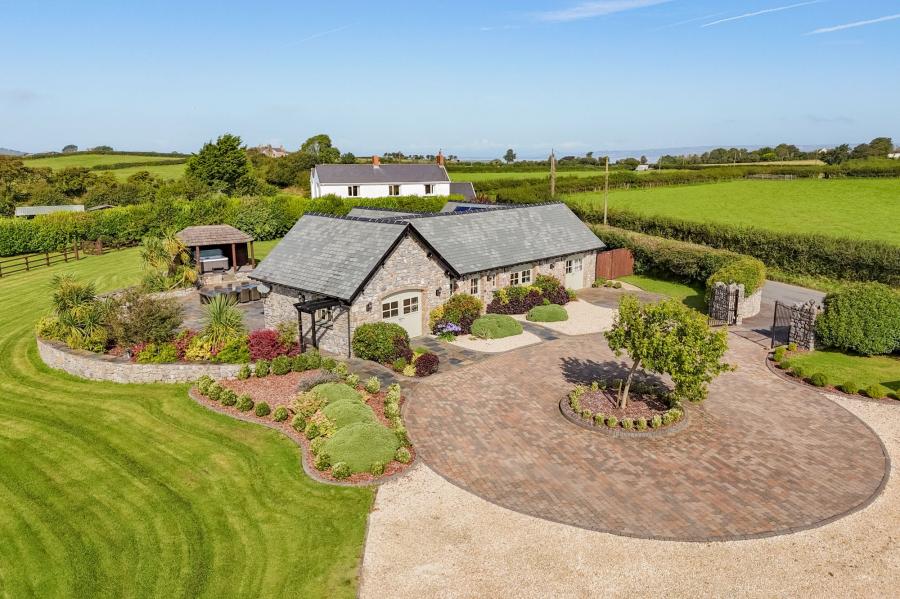 3 bedroom Barn For Sale