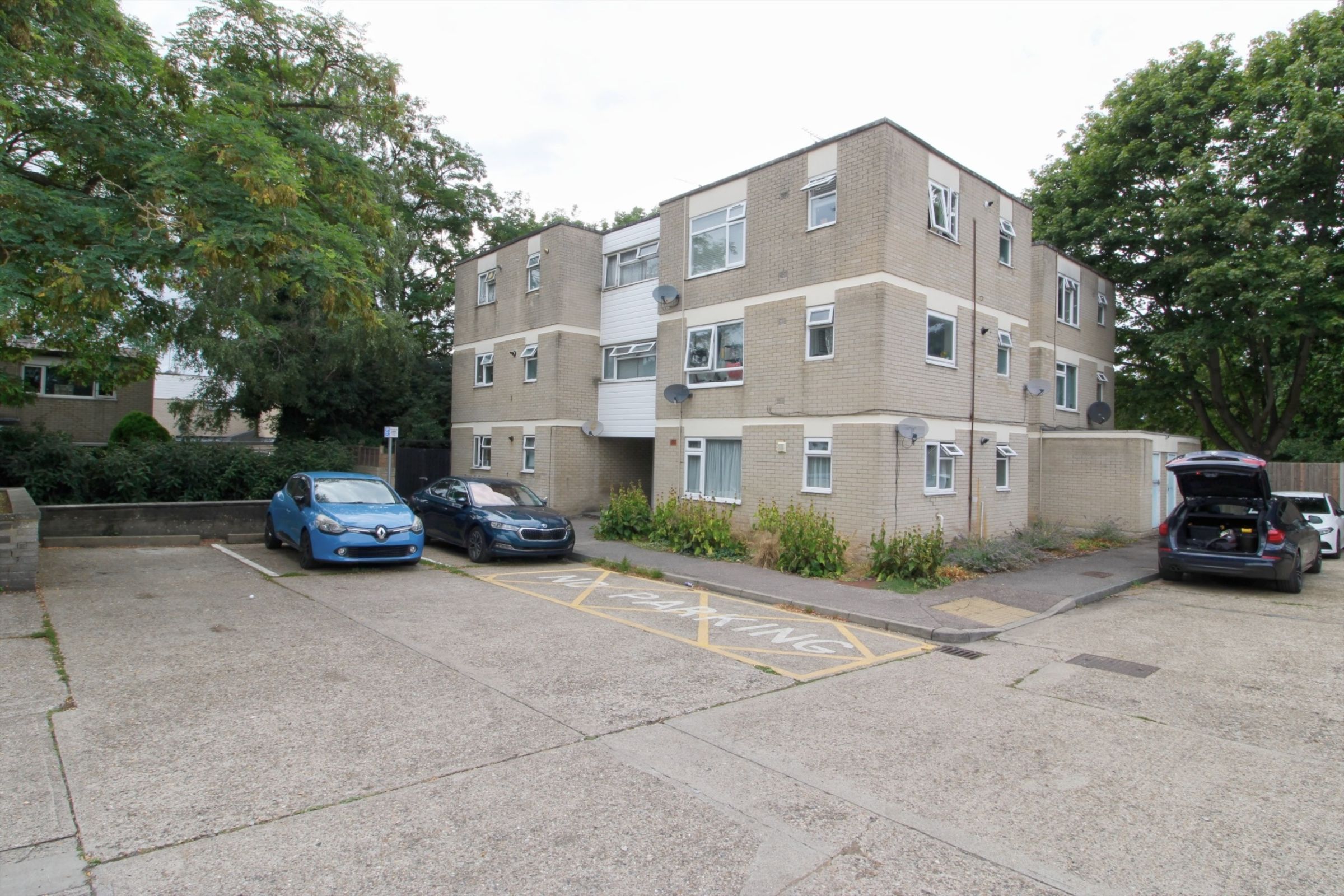 1 bedroom Flat For Sale
