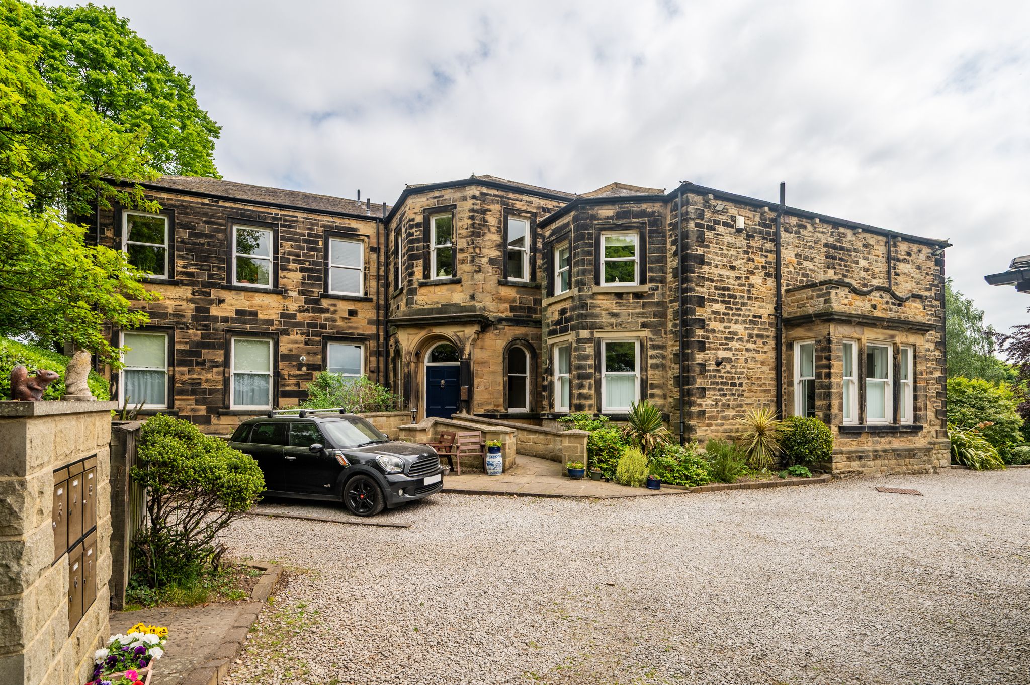 2 bedroom Apartment For Sale