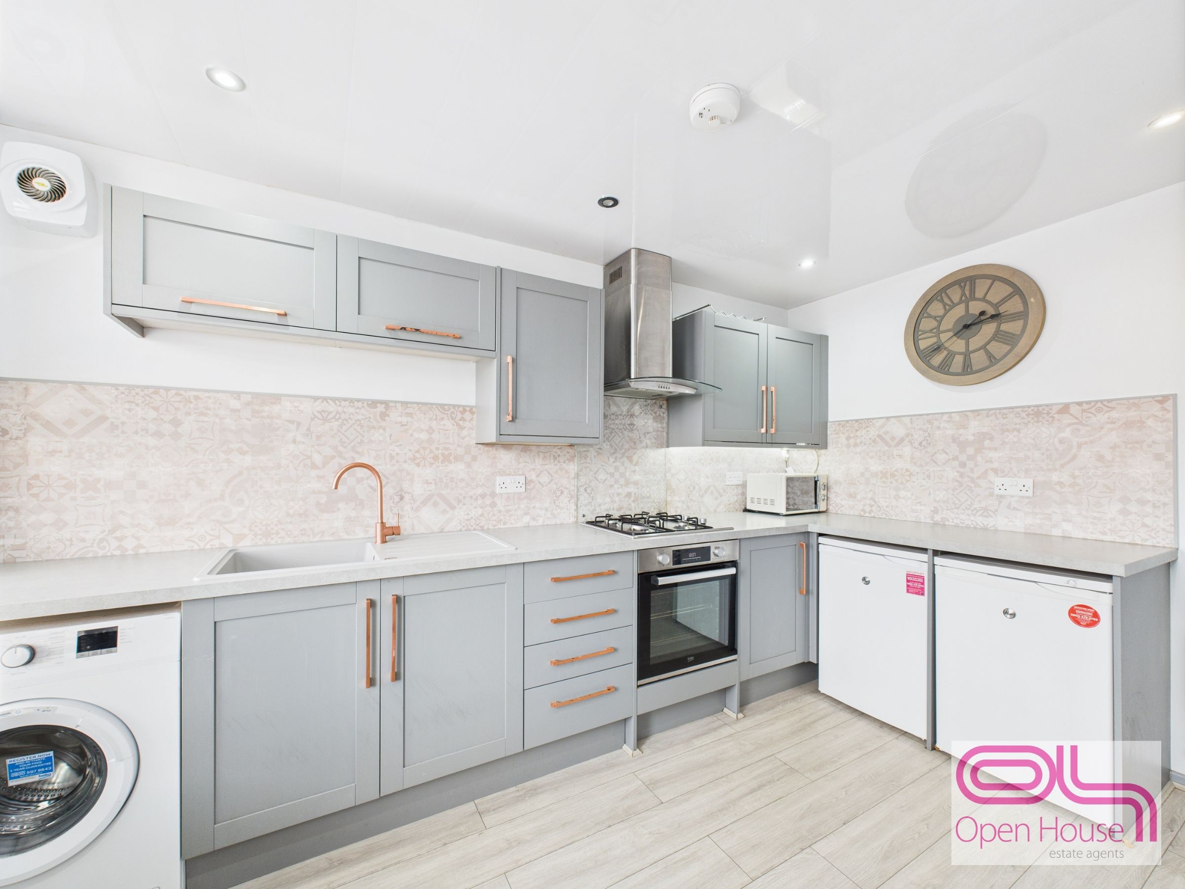 2 bedroom Flat To Let