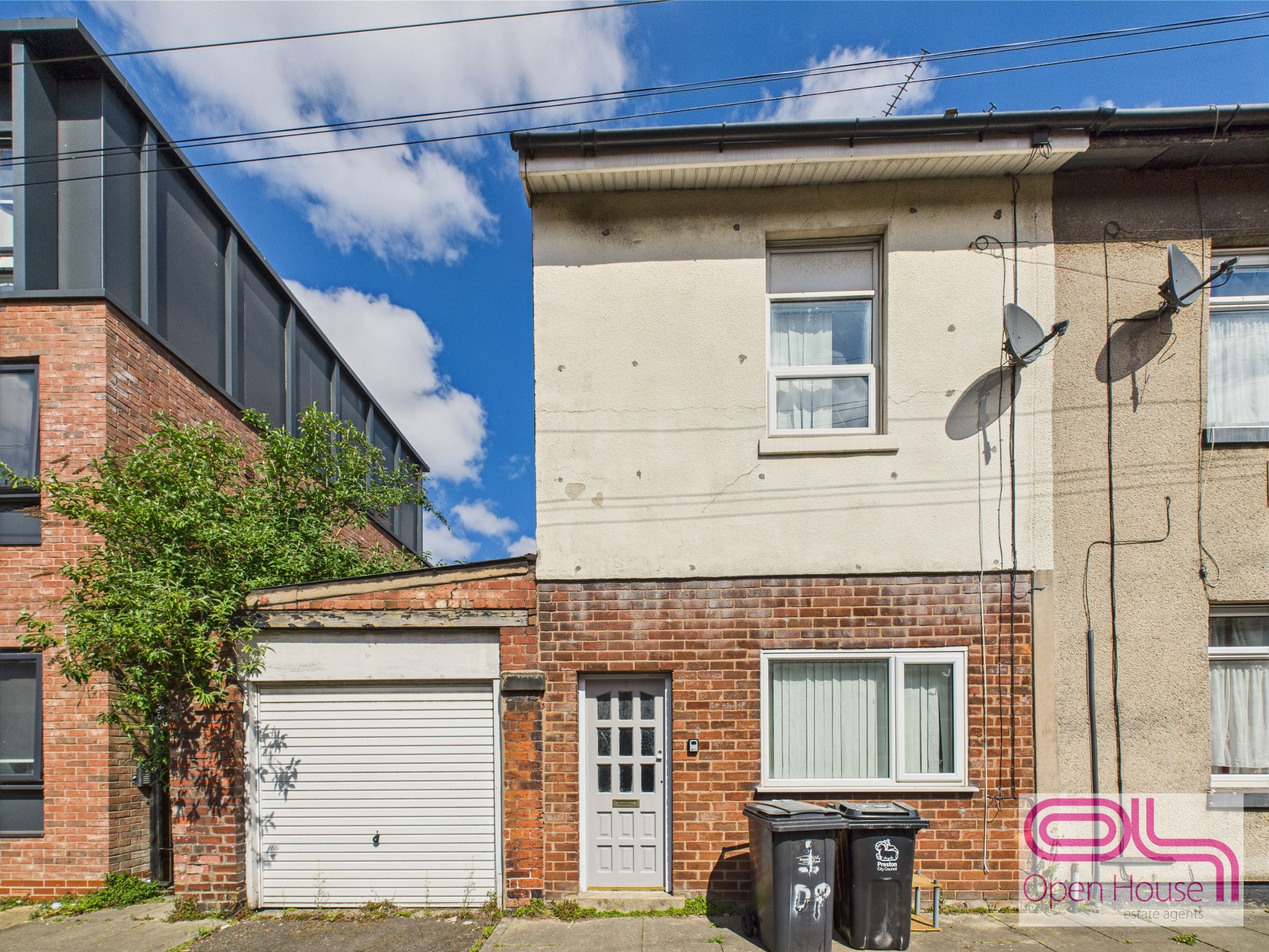 2 bedroom Flat To Let
