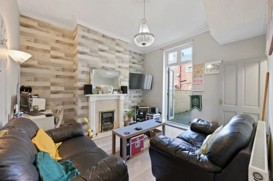 4 bedroom Terraced House To Let