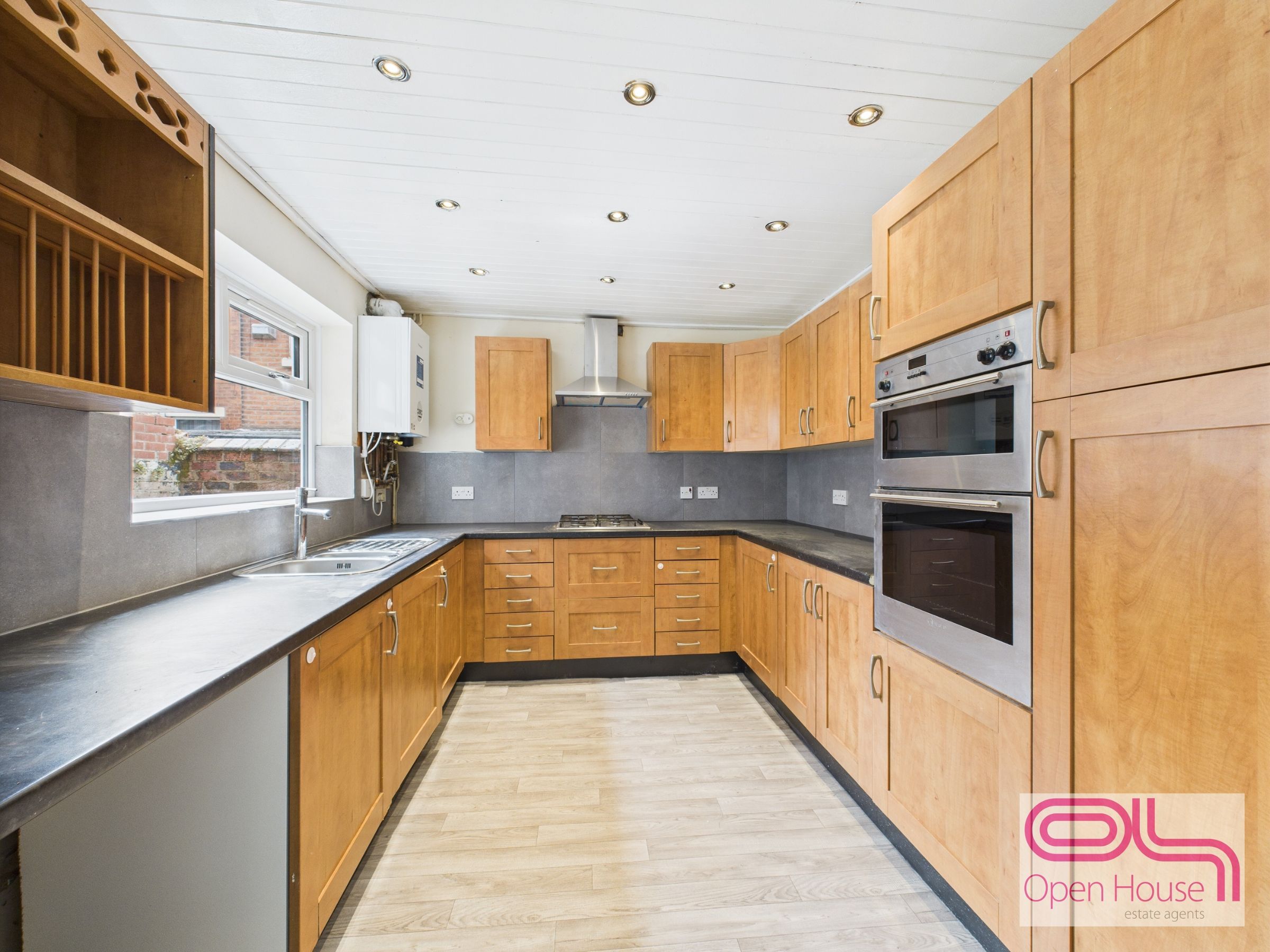 5 bedroom Terraced House To Let