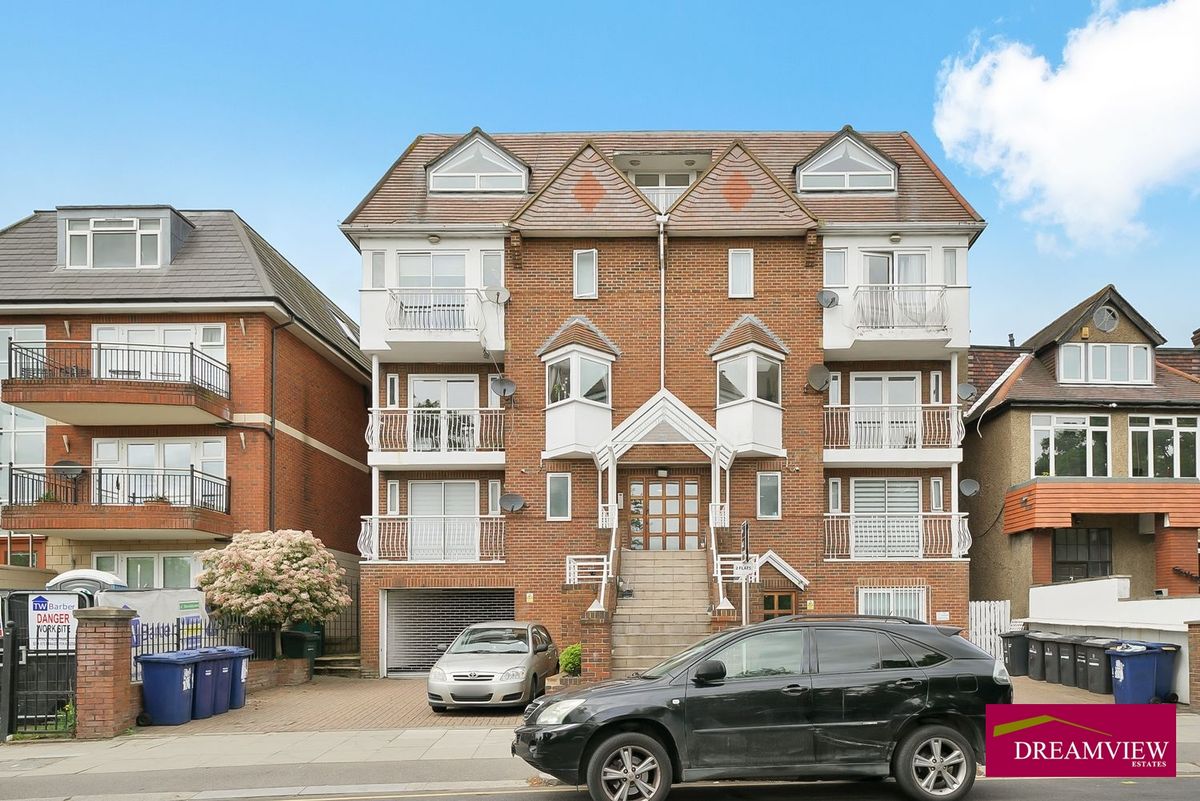 3 bedroom Flat For Sale