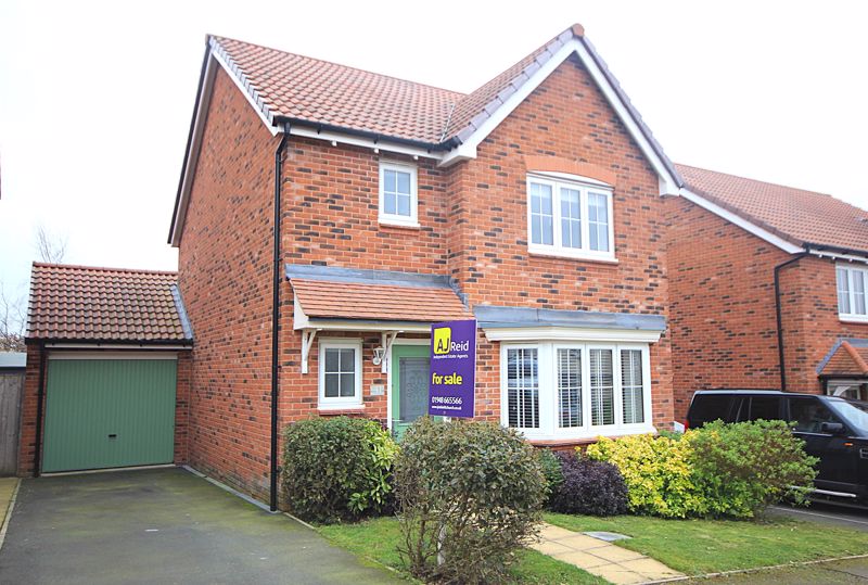 3 bedroom Detached house Under Offer