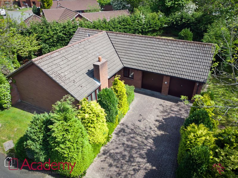 3 bedroom Detached bungalow For Sale
