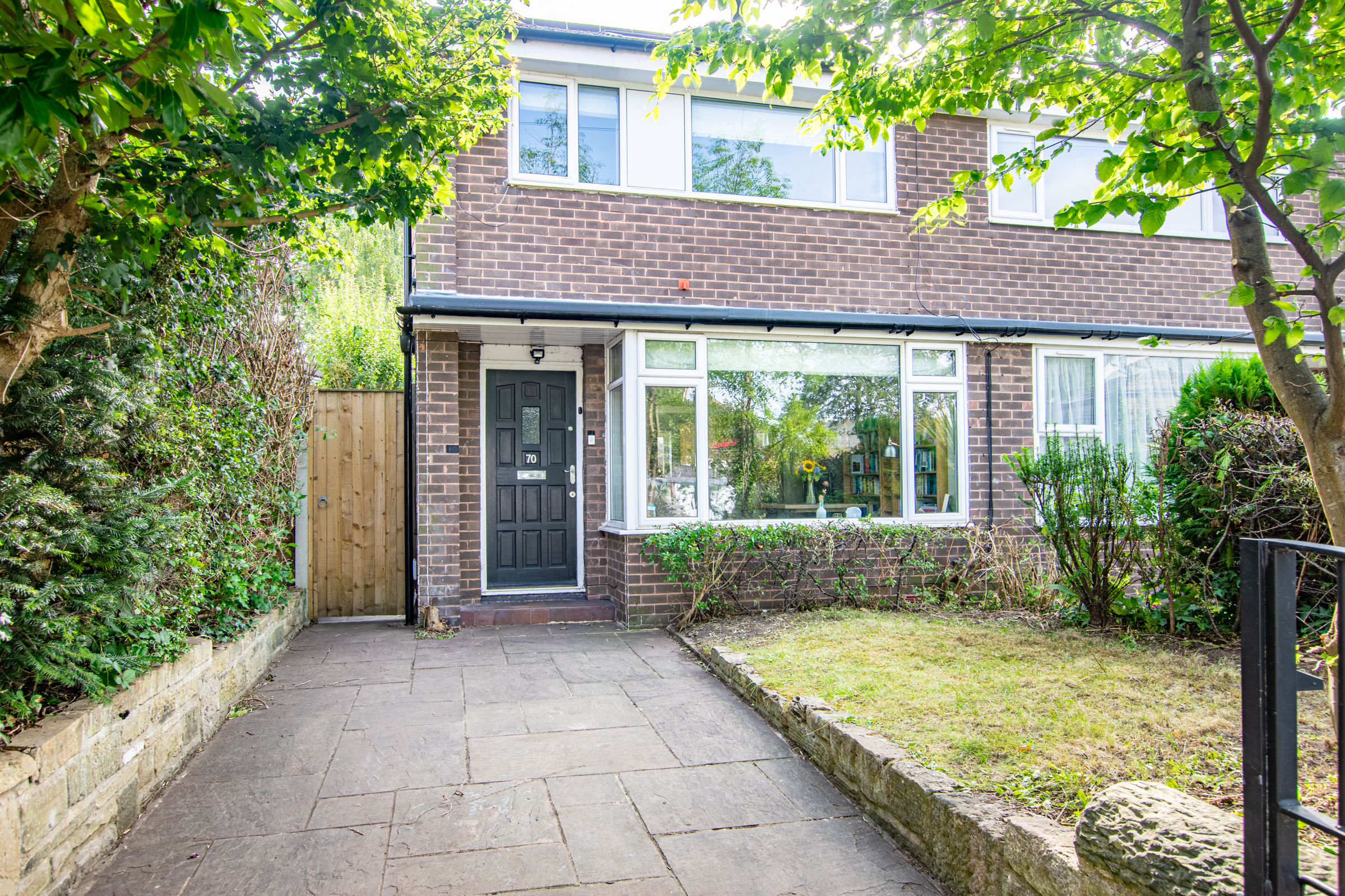 4 bedroom Semi-detached house Under Offer