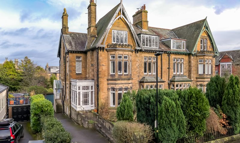 3 bedroom Flat Let