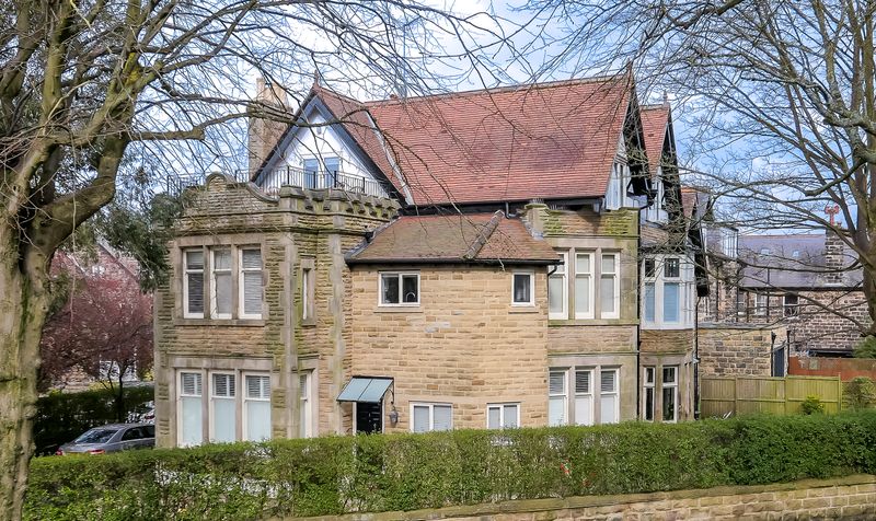 3 bedroom Apartment For Sale