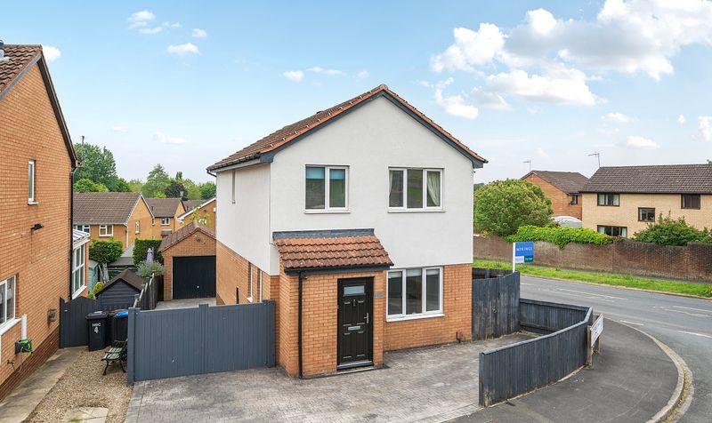 4 bedroom Detached house Under Offer