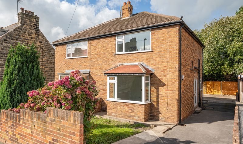 3 bedroom Semi-detached house Let