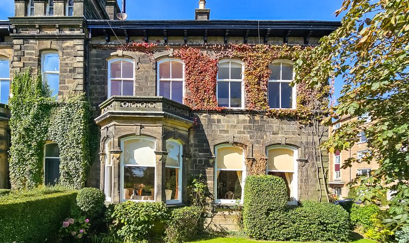 3 bedroom Flat Under Offer