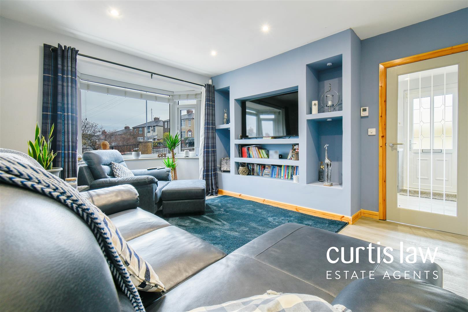 2 bedroom Detached house For Sale
