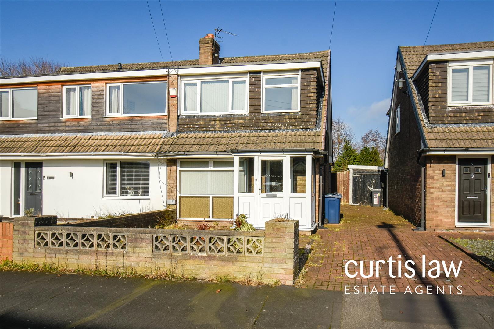 3 bedroom Detached house For Sale