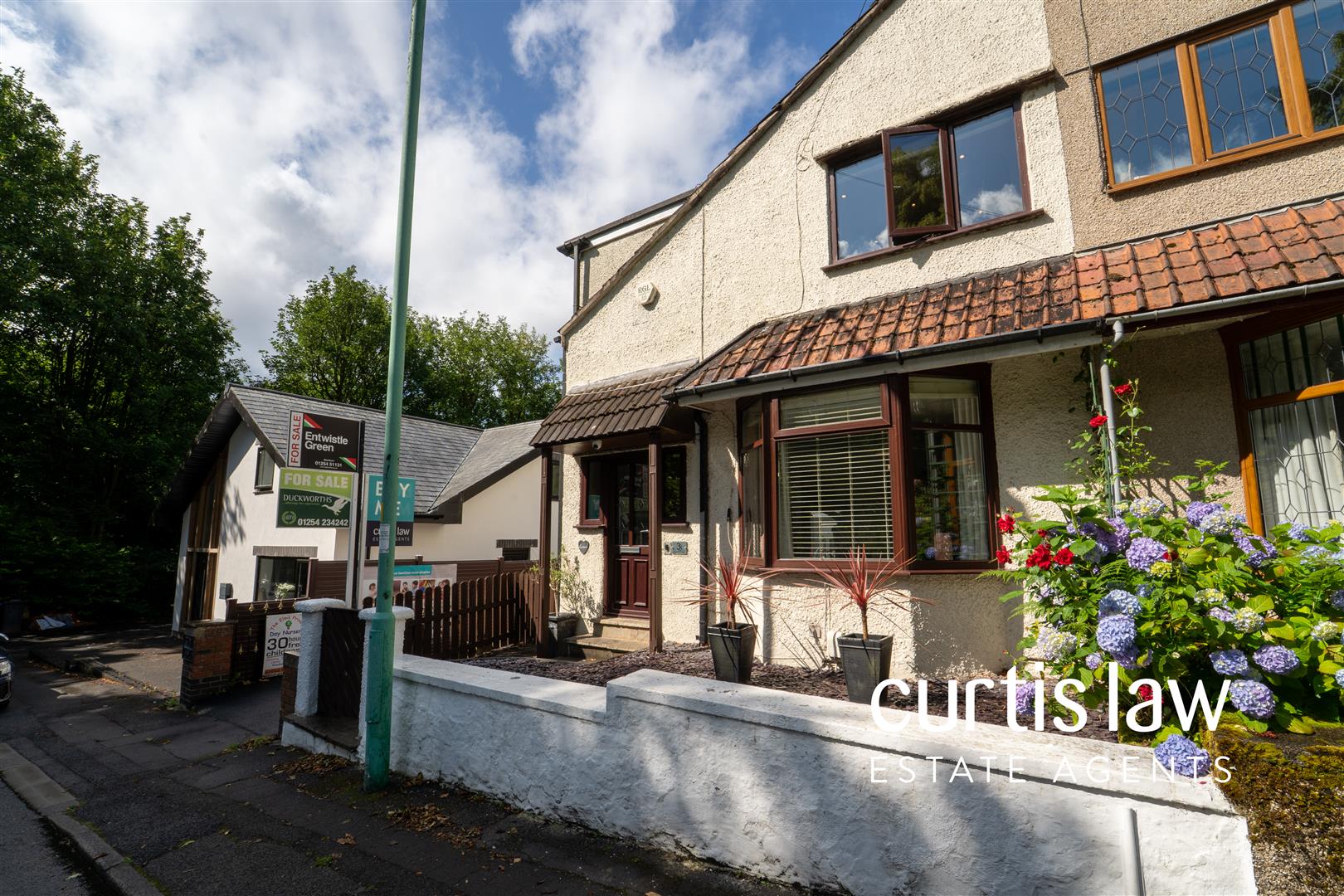 3 bedroom Detached house For Sale
